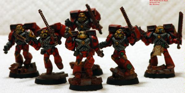 11731_sm-Marines%20Blood%20Angels%20Assault%20Scenic%20Bases%20Red%20Action%20Chainsword%20Weathered.jpg