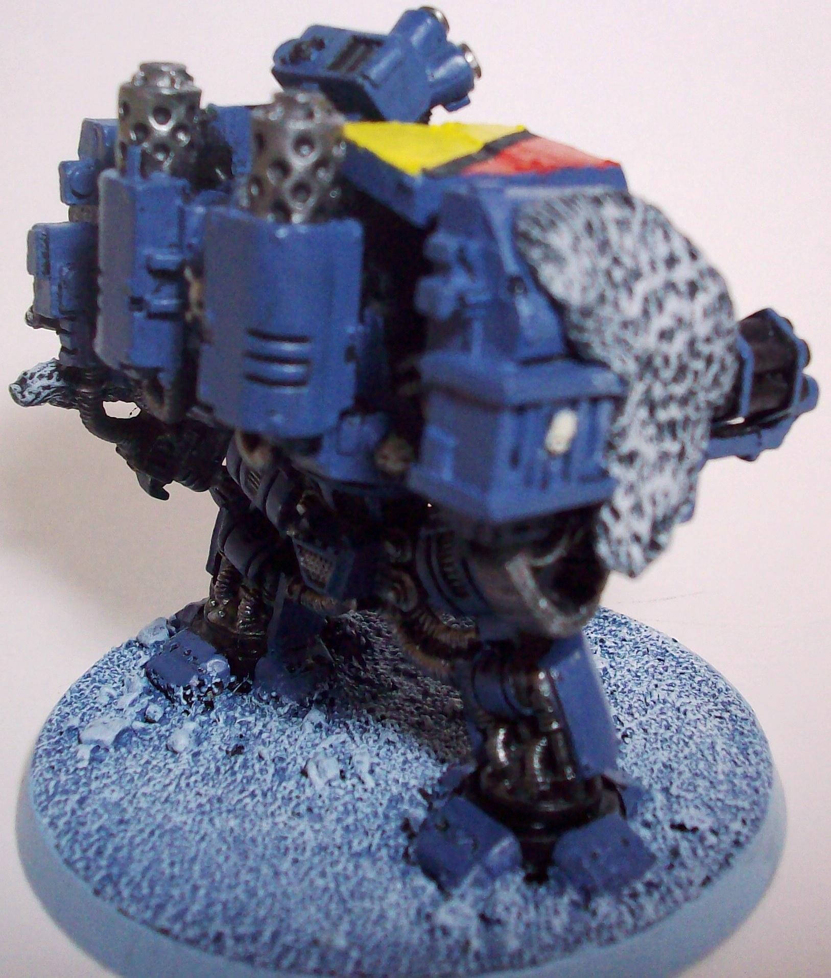 Picture of my first painted Dread with the green stuff wolf pelt on the AC arm. Sorry for the photo-fu