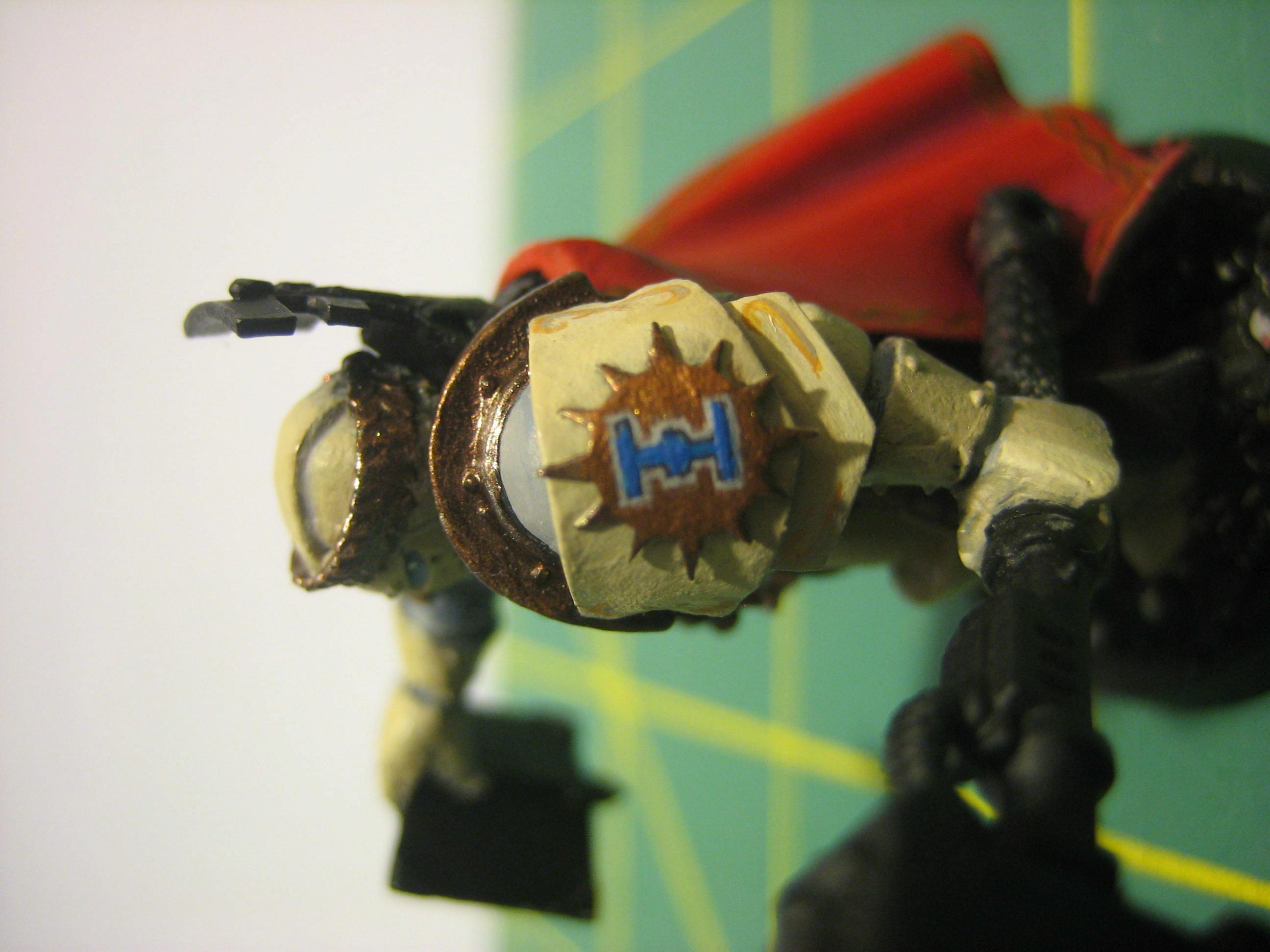 Inquisitorial symbol on the shoulder icon... some filigree on the edge of the armour as well