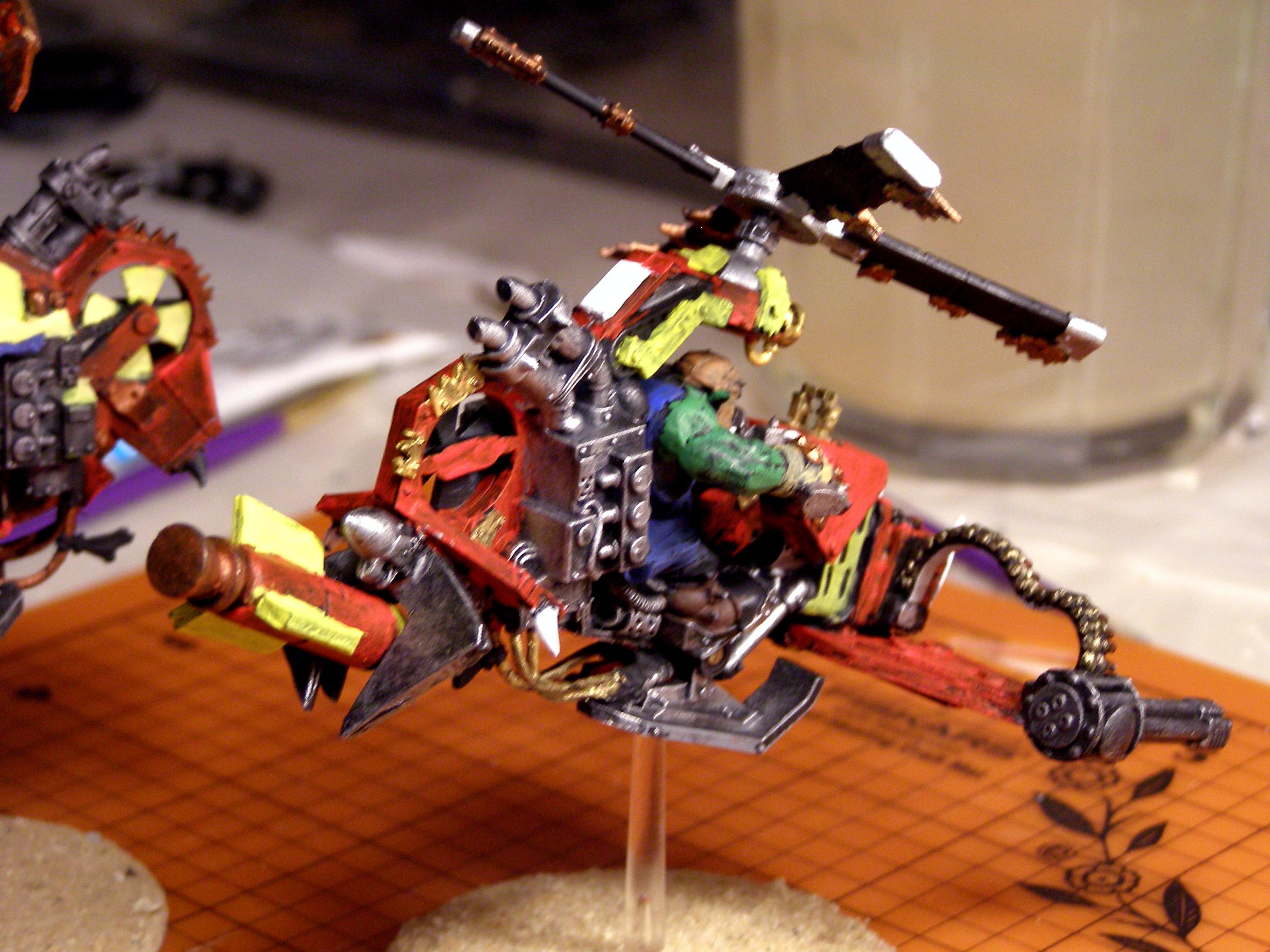 027 Rear view showing bomm in klaw