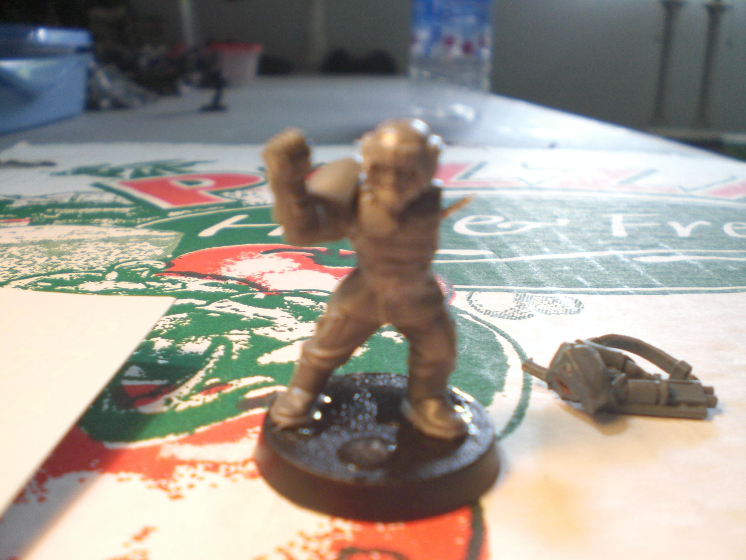 I pinned his arm so I can exchange weapons