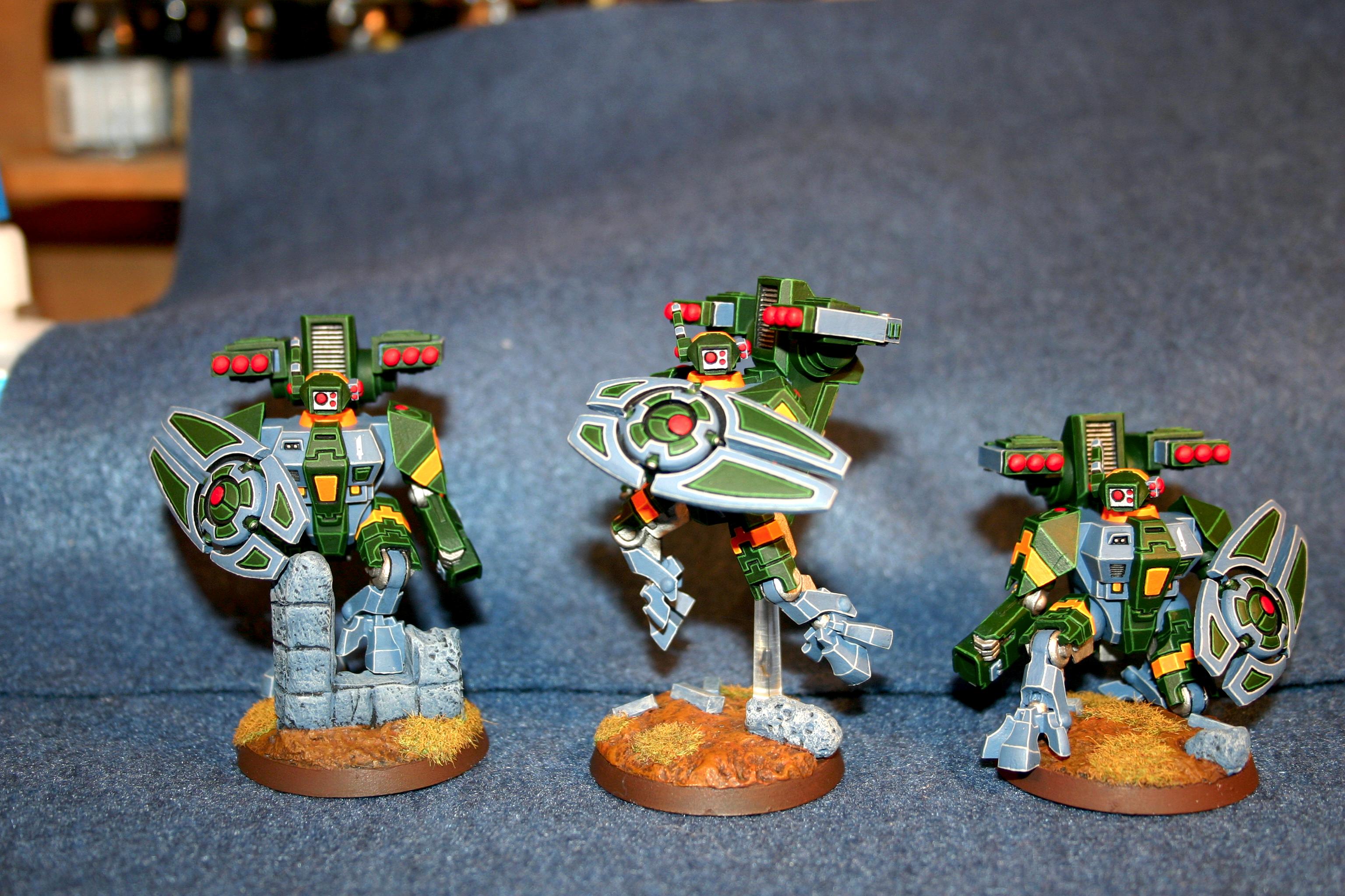 Crisis Battlesuit, Missile Pod, Shield Generator, Tau