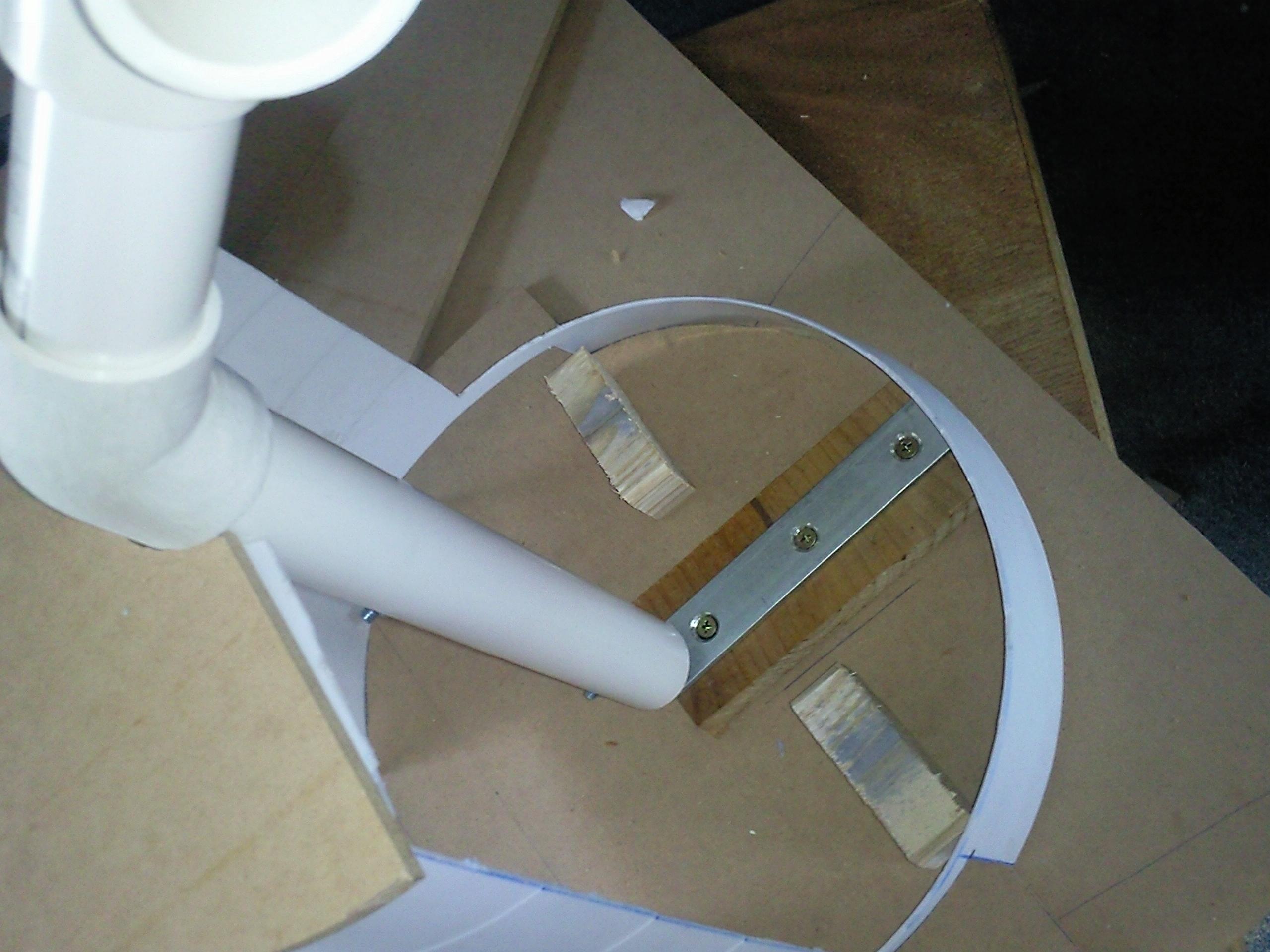 Big metal bracket, for stability goodness...