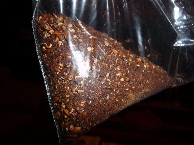 the actual "stuff" its actually a little darker than the picture shows
