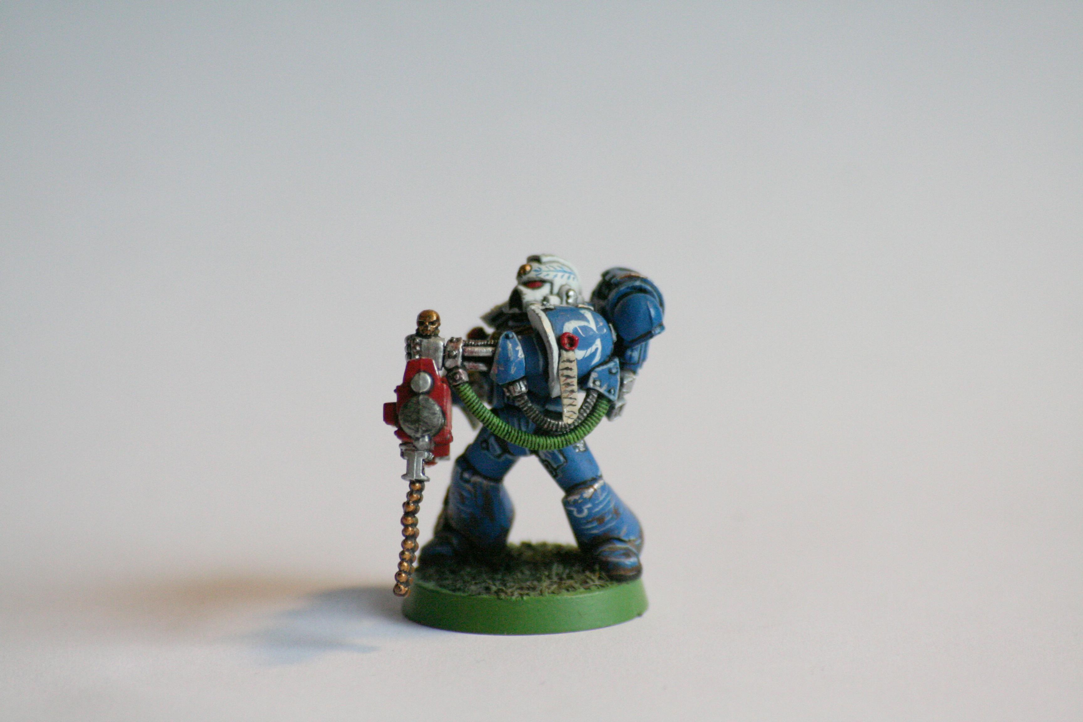 Ultramarines, Sternguard Marine with Heavy Bolter 1