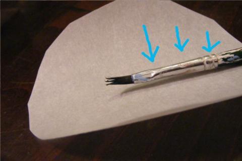 You can see paint on the metal part of the brush, this is way too far. Its ruined the bristles. The paint shoundt even come close to he metal area