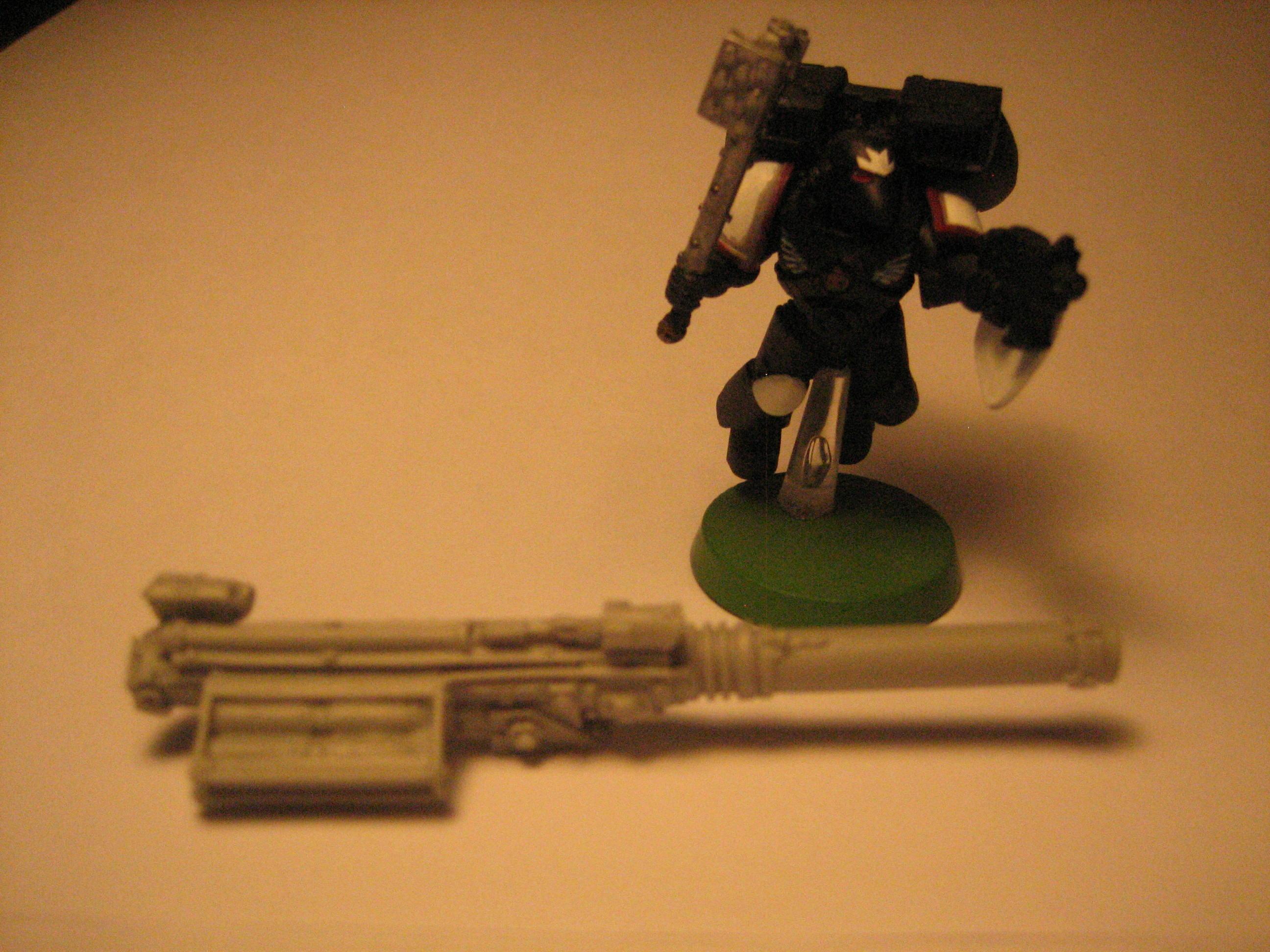 Forgeworld earthshaker equivalent that i order... you can see that is slightly warped