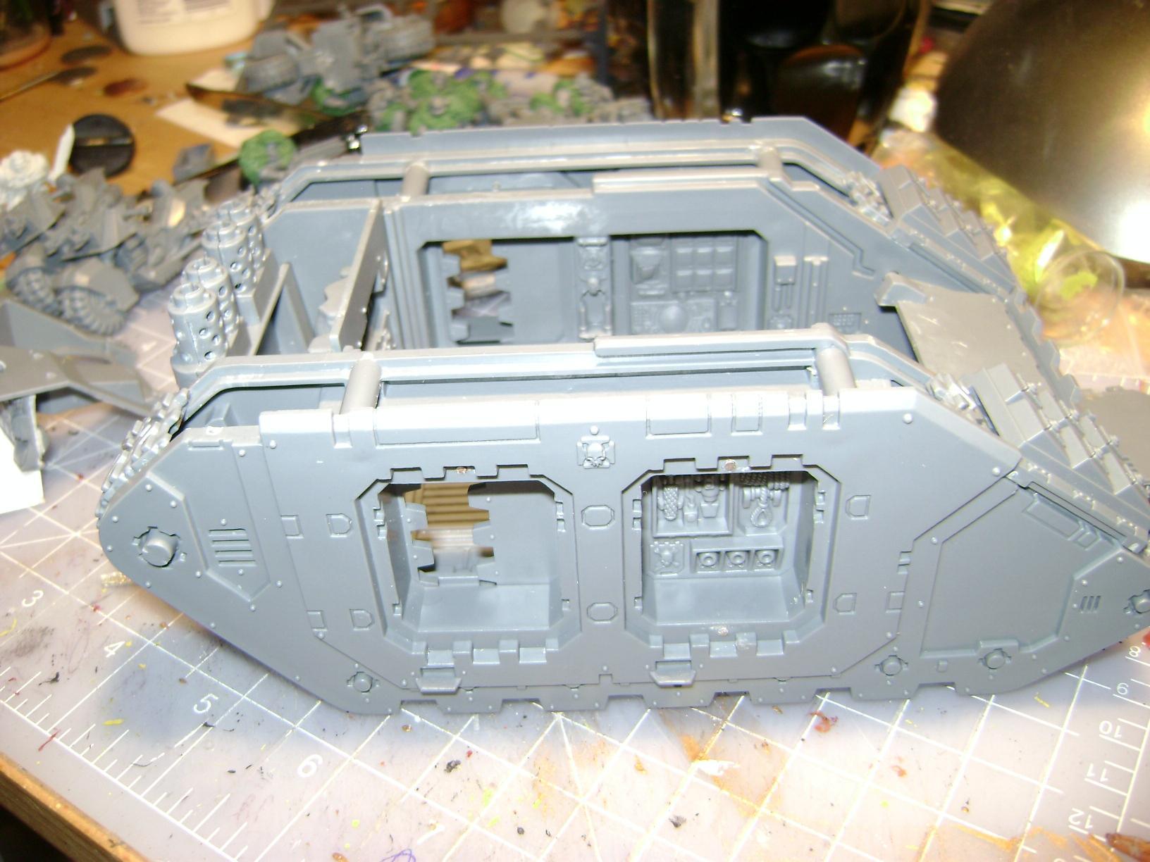 yes i have  doors on  both side and  support hatches  were the   weapon sponsons are to be  placed