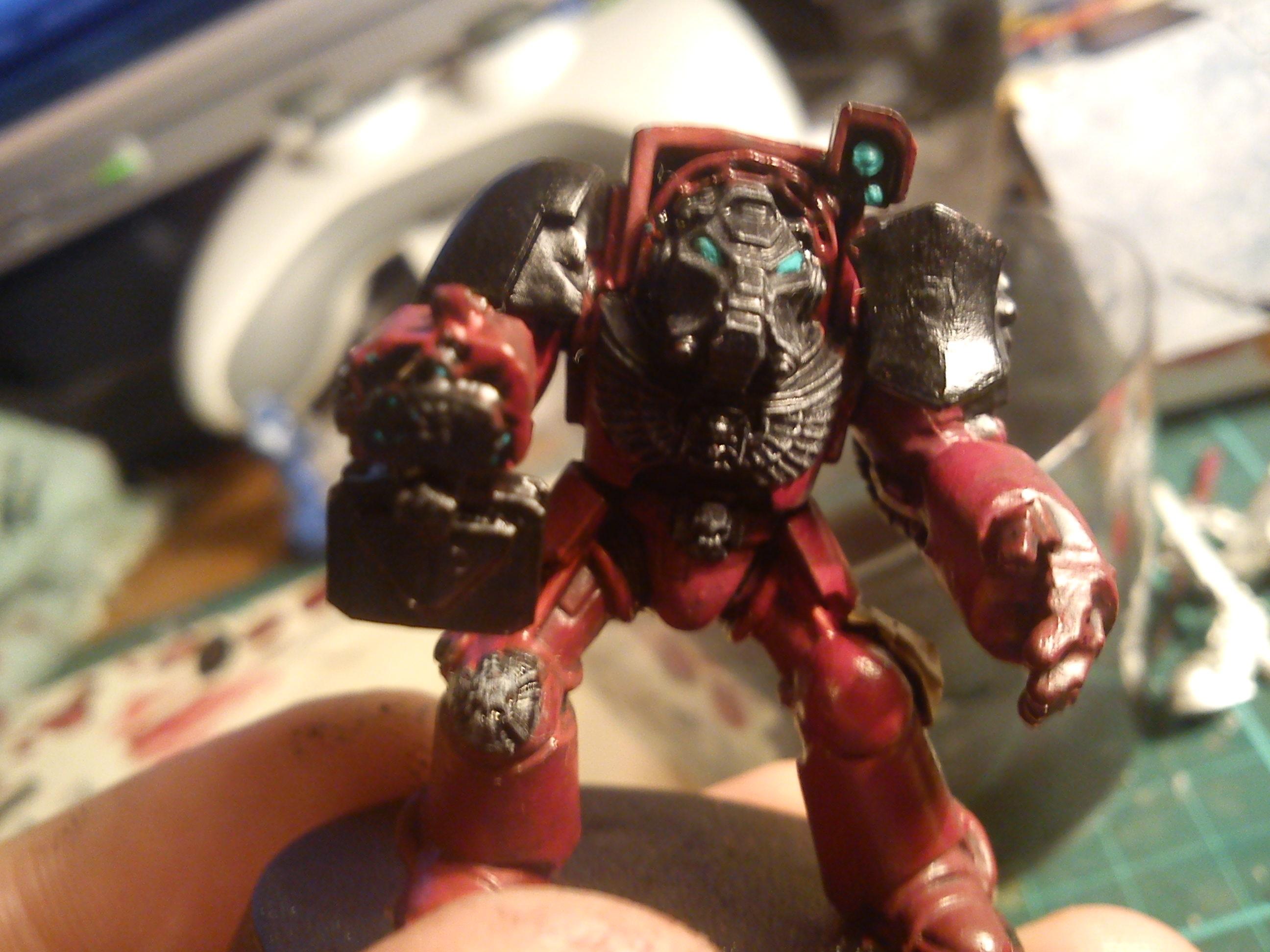 Happy with the drybrush grey on black