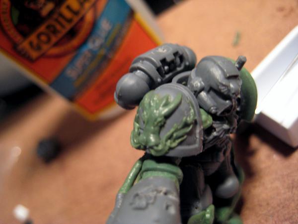 Salamander pauldron 1