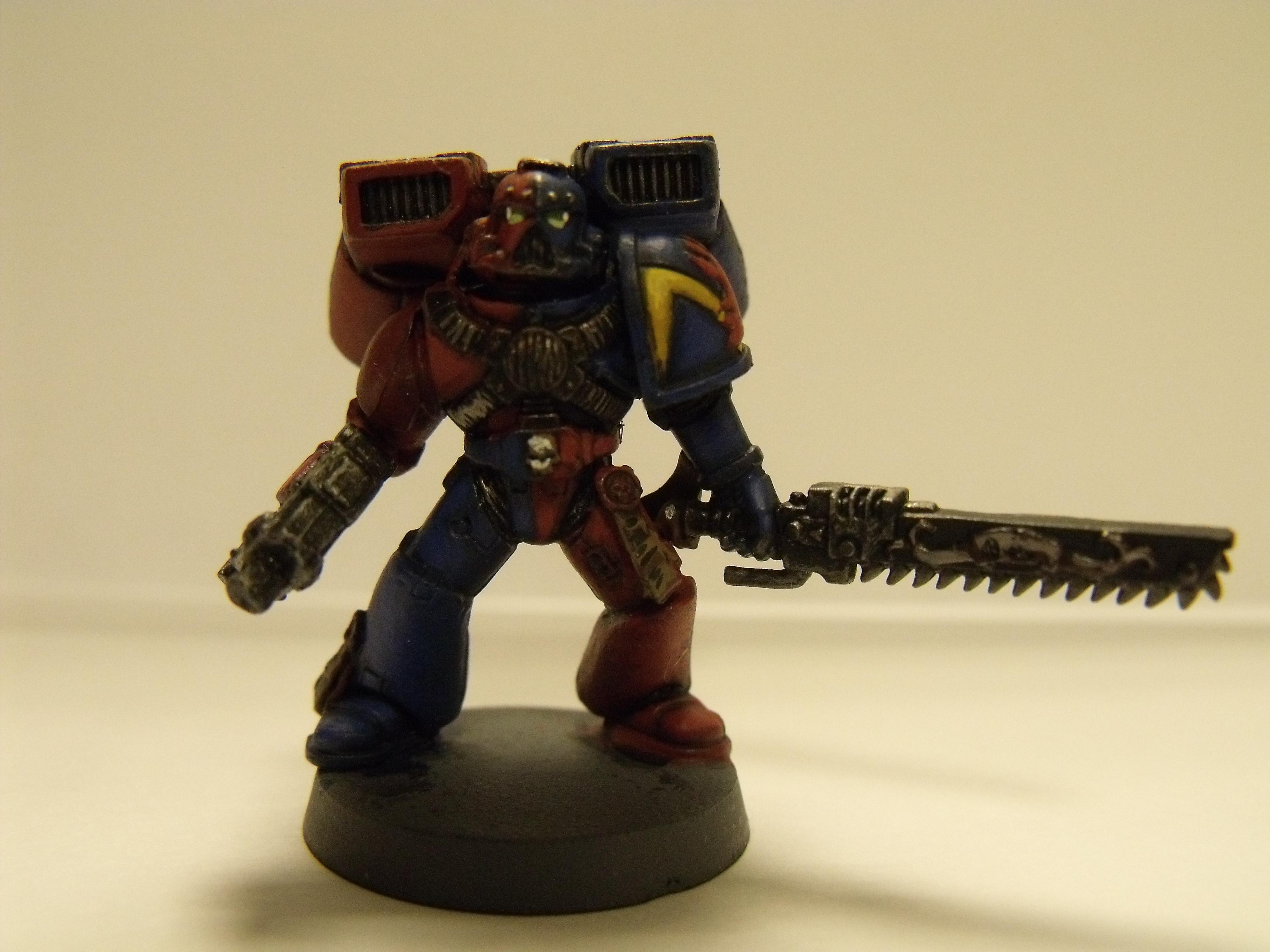 Brazen Claw Marine, Close Combat