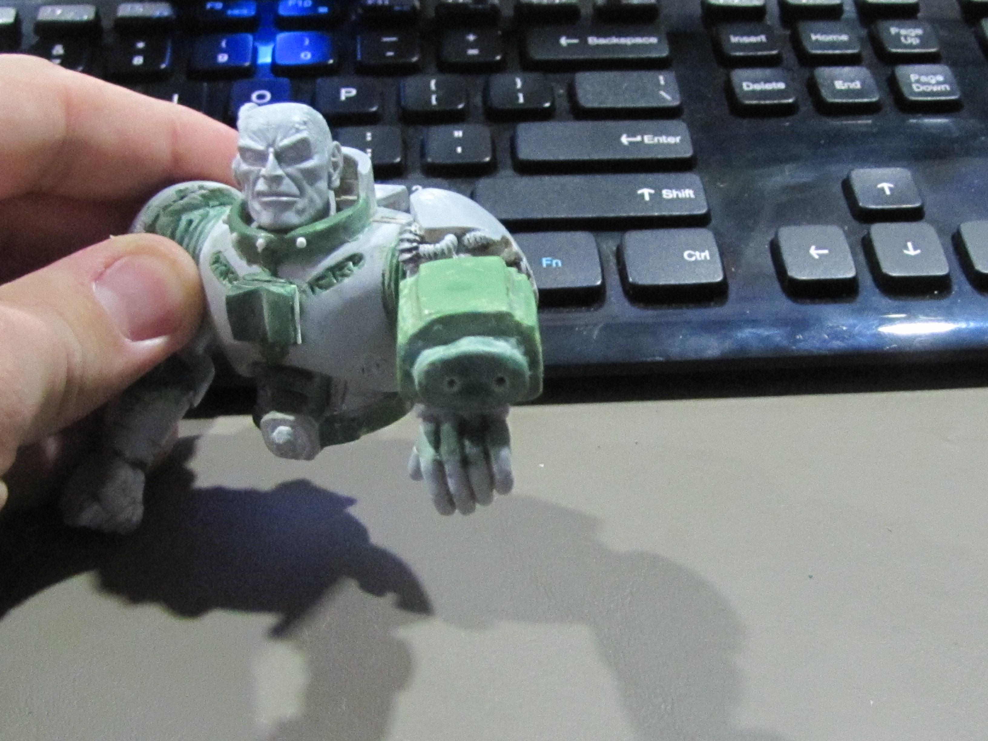 the gun is not going to be the final one, but is a test as I need to practice a bit more on sculpting them