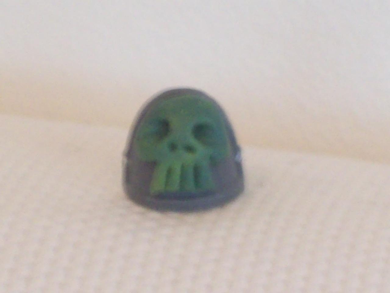 4.) Finally, using a tool like a knife edge, engrave some vertical lines into the area at and under the angle-corners going downwards (you can also cut the base of the skull shorter to neaten the lines)