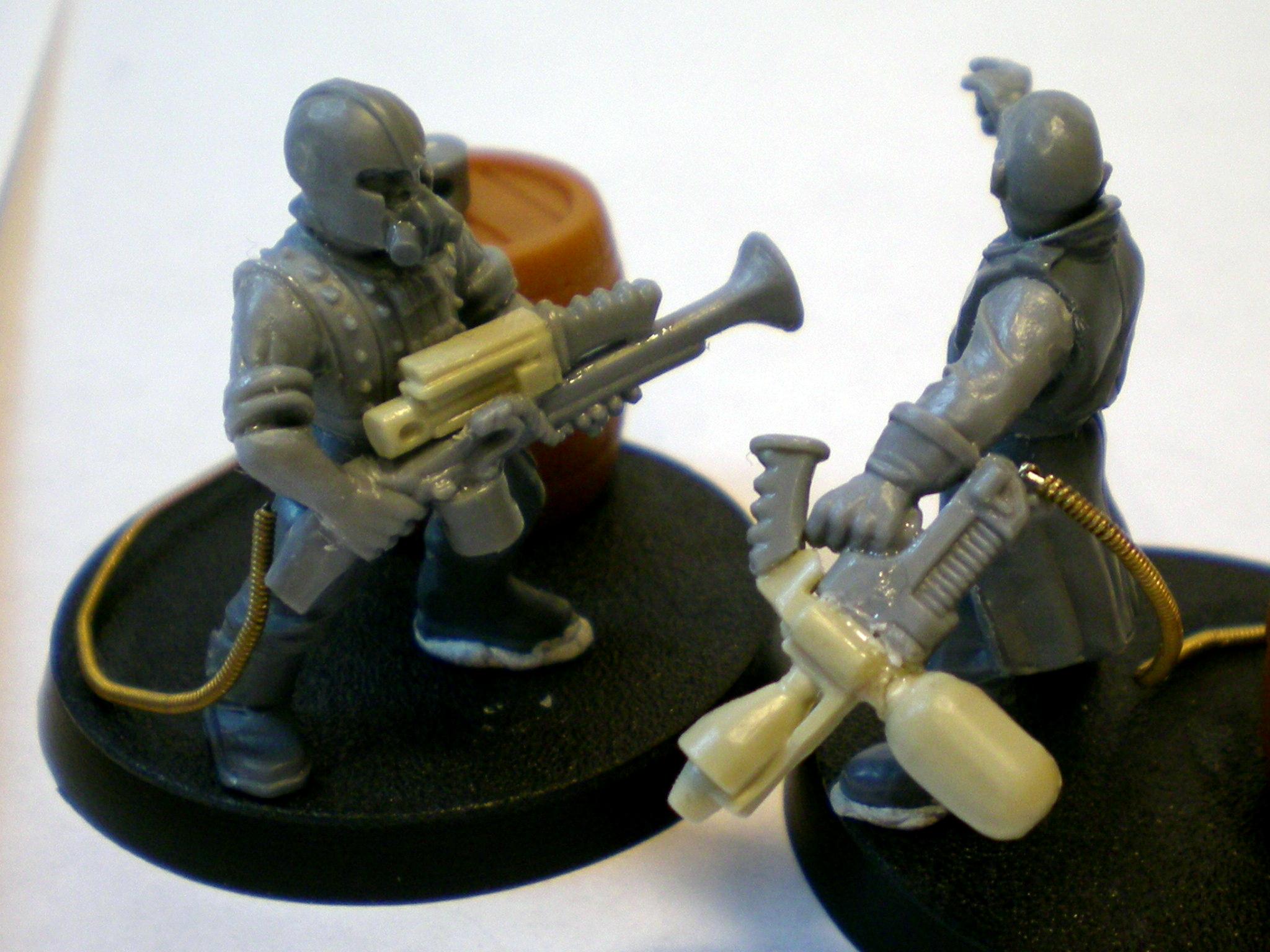 ze Doctor and assistant, weapon focus