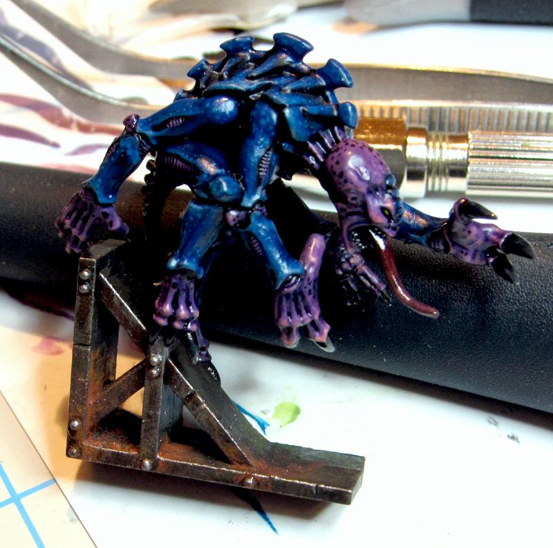 Genestealer Purestrain with Lbursley's awesome paintjob weathering powders