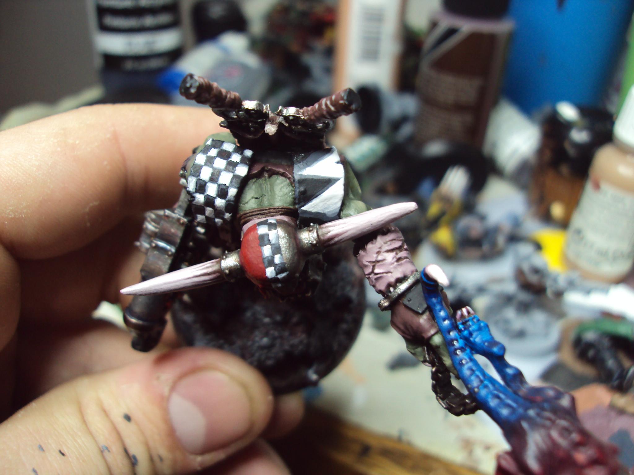 After adding more white paint just the top of the square, followed by a true skull white highlight at just the corners
