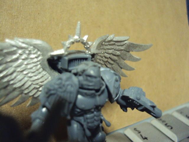 A better image of 1st Captain Mikha'el's Mk2 helm with sculpted laurels