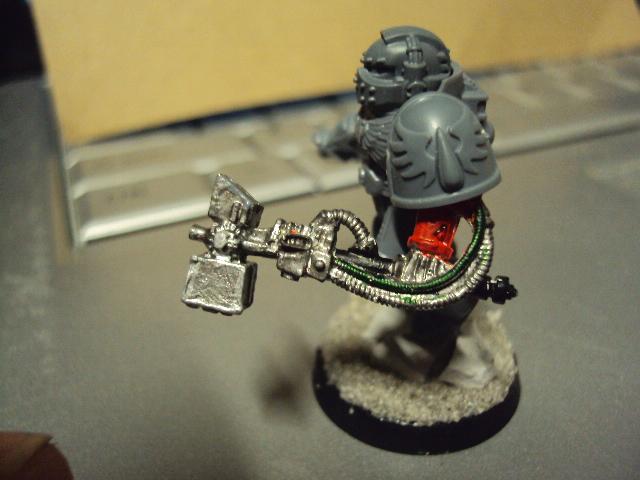 A nice pic of Adept Urayan's thunder hammer with the cog, I do hope to replace with a mechanicum axe if I can get one