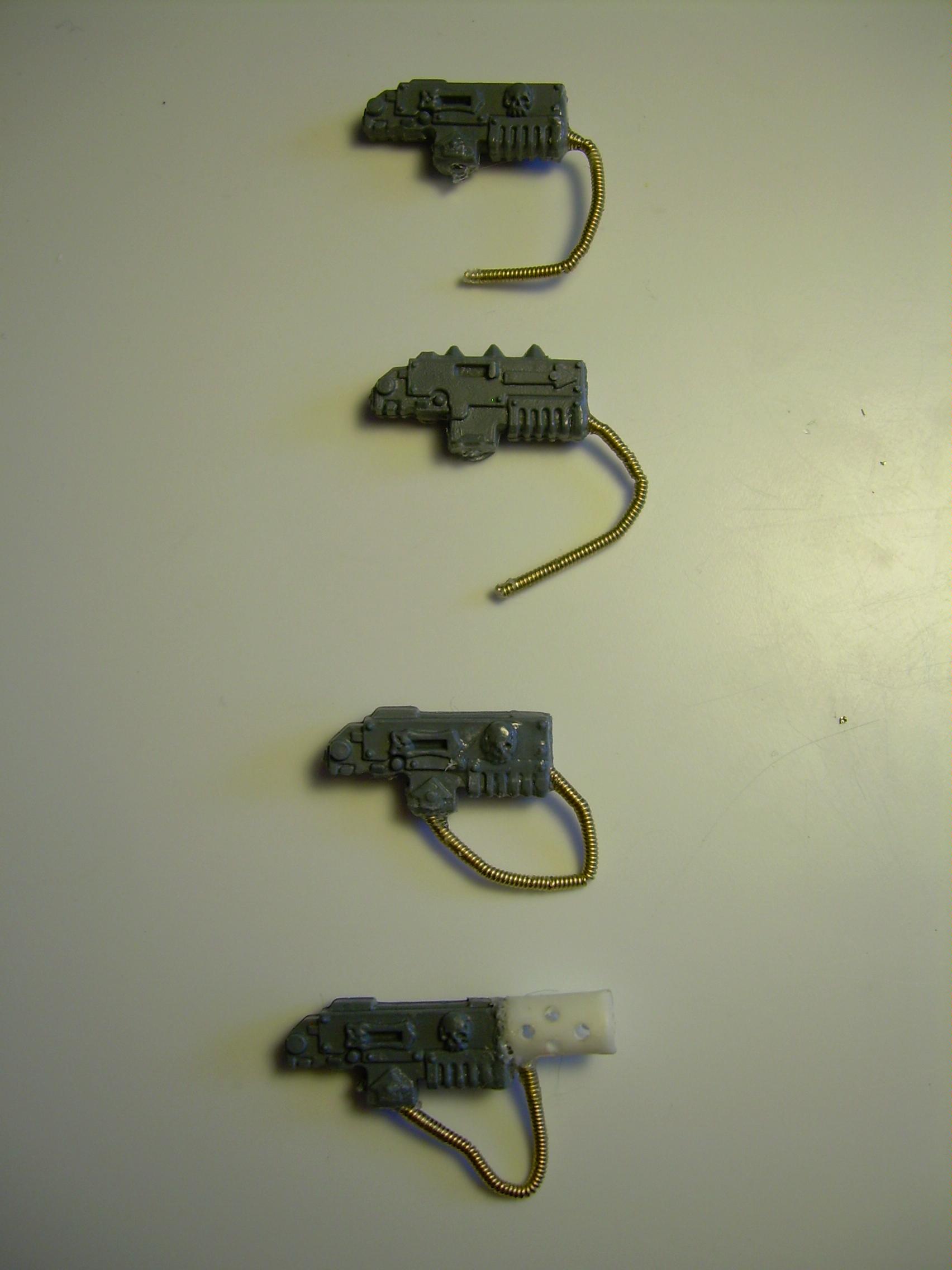 here is my new magnum opus. I didn't wanna spend an arm and a leg on meltaguns so i went and sued that same tube of plasticard and old guitar strings to create some meltaguns out of bolters!