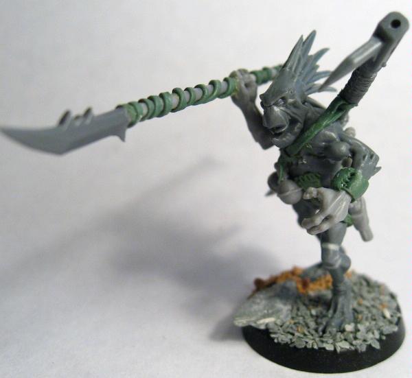 A Shaper built to go with units of Kroot Hounds, somewhere in my head spears made the conenction to fast moving units. 