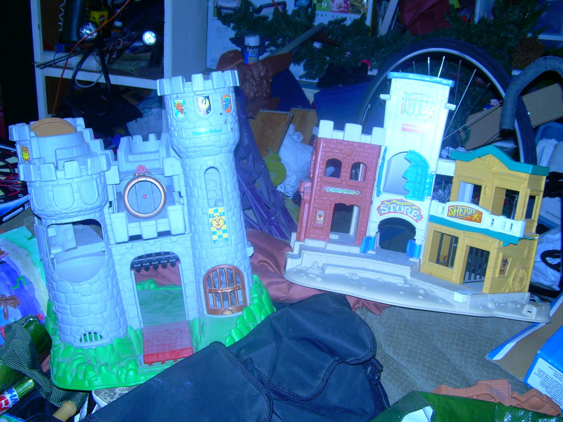 Toys, this weekend i will post a large swap shop with many old nids, some eldar, and these