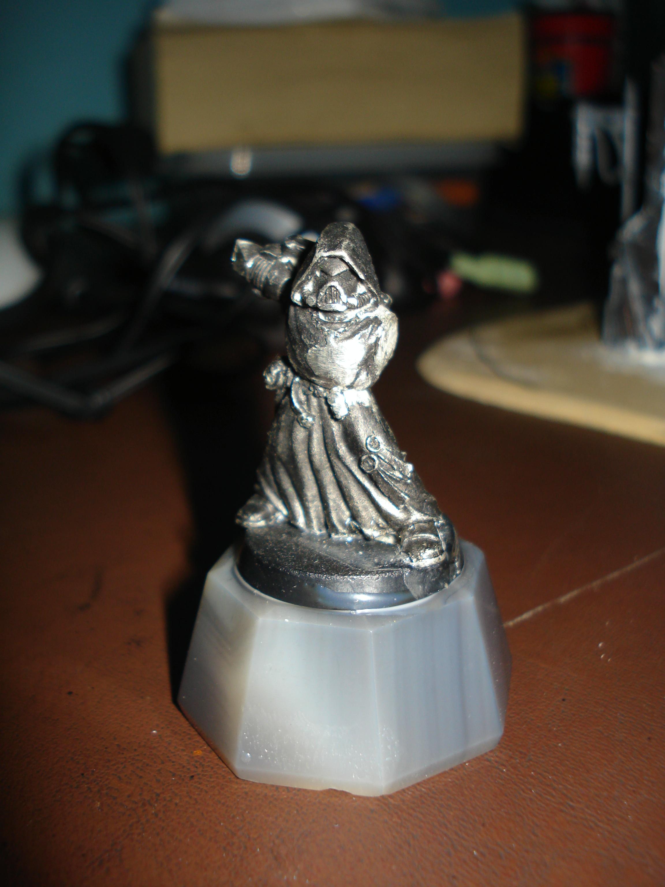 DA banner bearer i hacked up a while back - looks' Venus d'Milo-y so i thought i use it as a statue of some sort