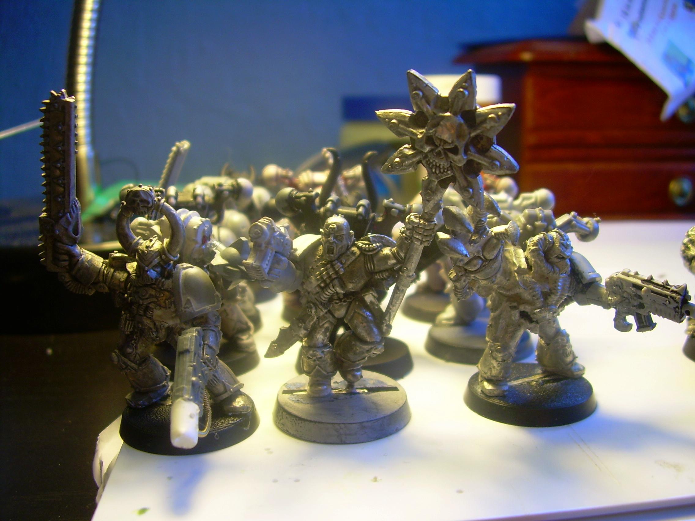 Here is one squad, at least there is the squad that will mainly have old old models, there is the converted old CSM champ, old MOK icon bearer with the Khorne icon taken out, and old Pfist champ