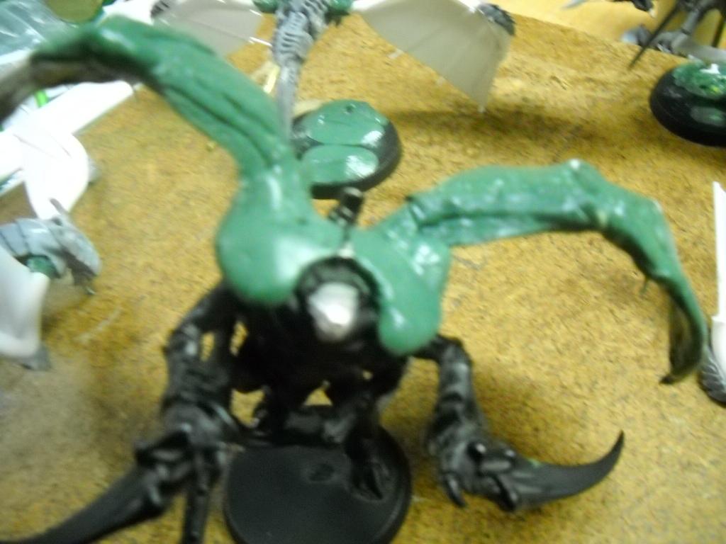 I'm not happy with how the carapace on the left shoulder tourned out.  Keeping things symetrical is tought