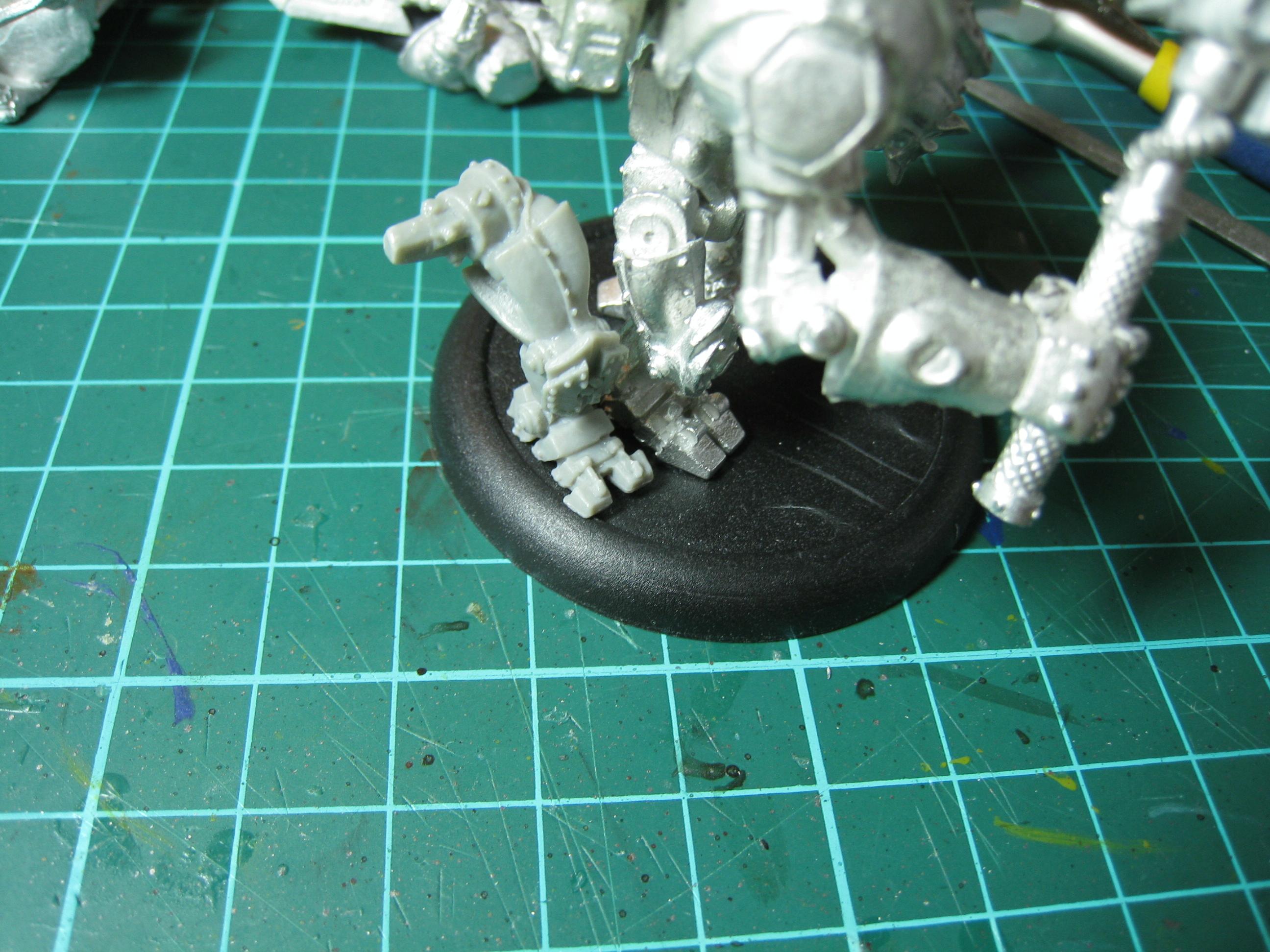 Cygnar, Warmachine, Plastic vs Metal Foot Comparison