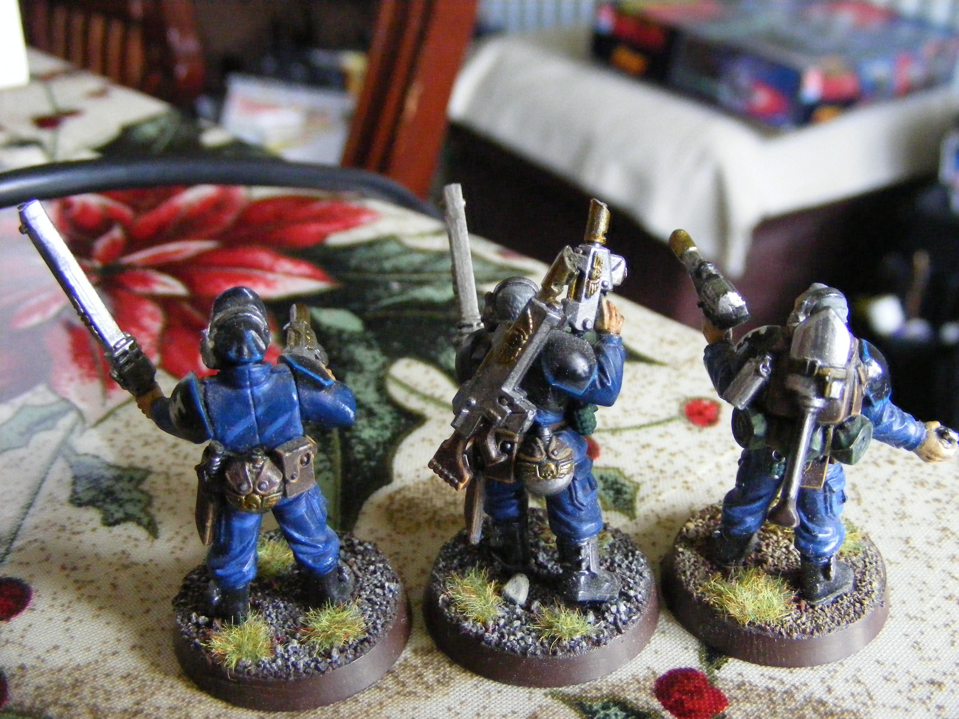 three wise sargents, rear view