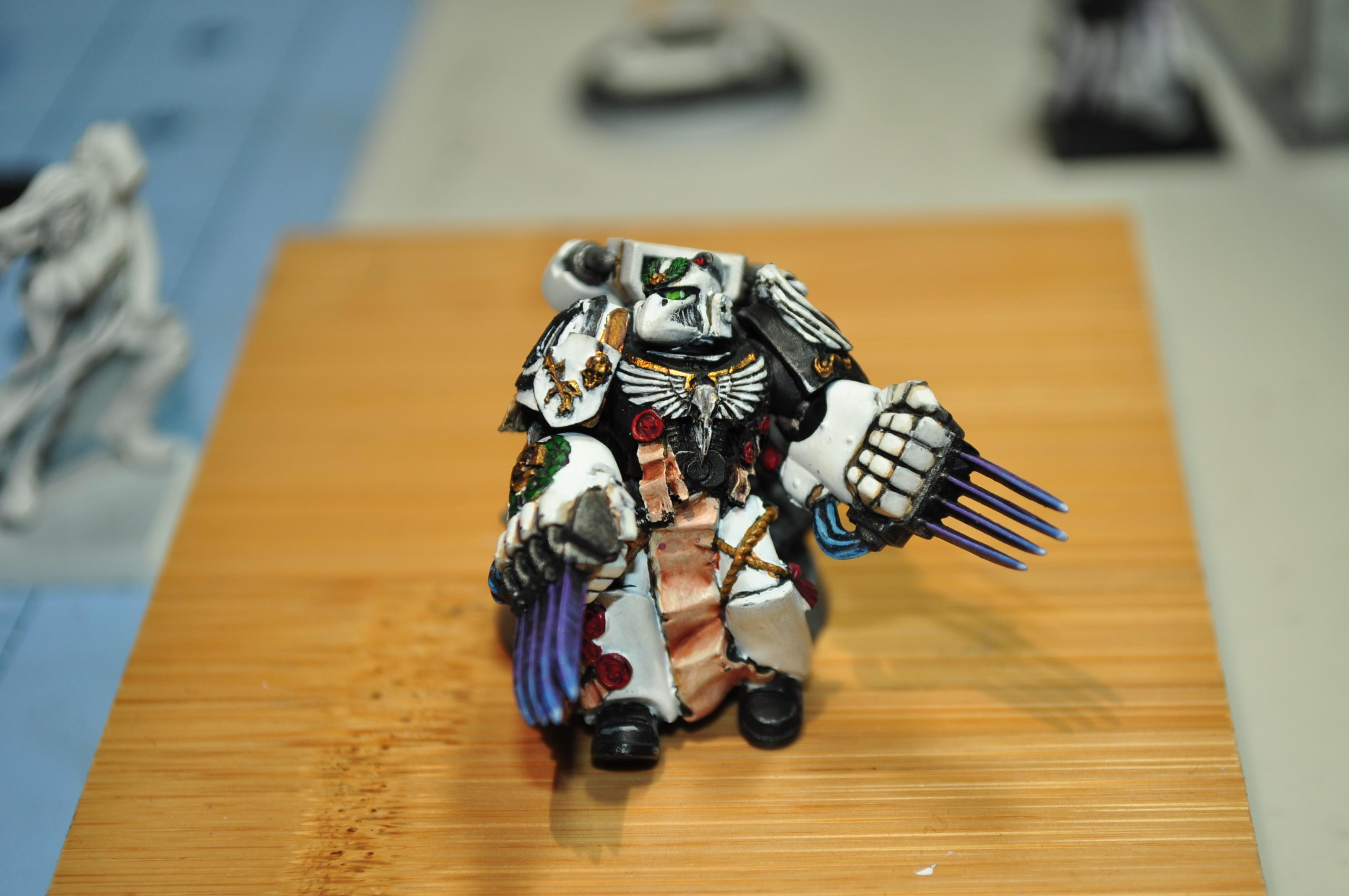 Assault Marines, Lightning Claw, Space Marines, Warhammer 40,000, White Armor, Work In Progress