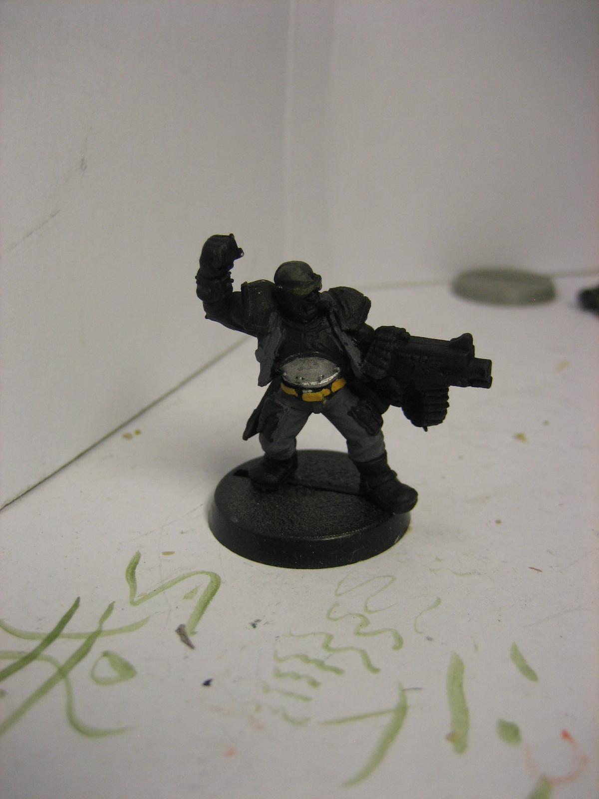 I would never wear a yellow belt personally. But he has a big gun so thats cool