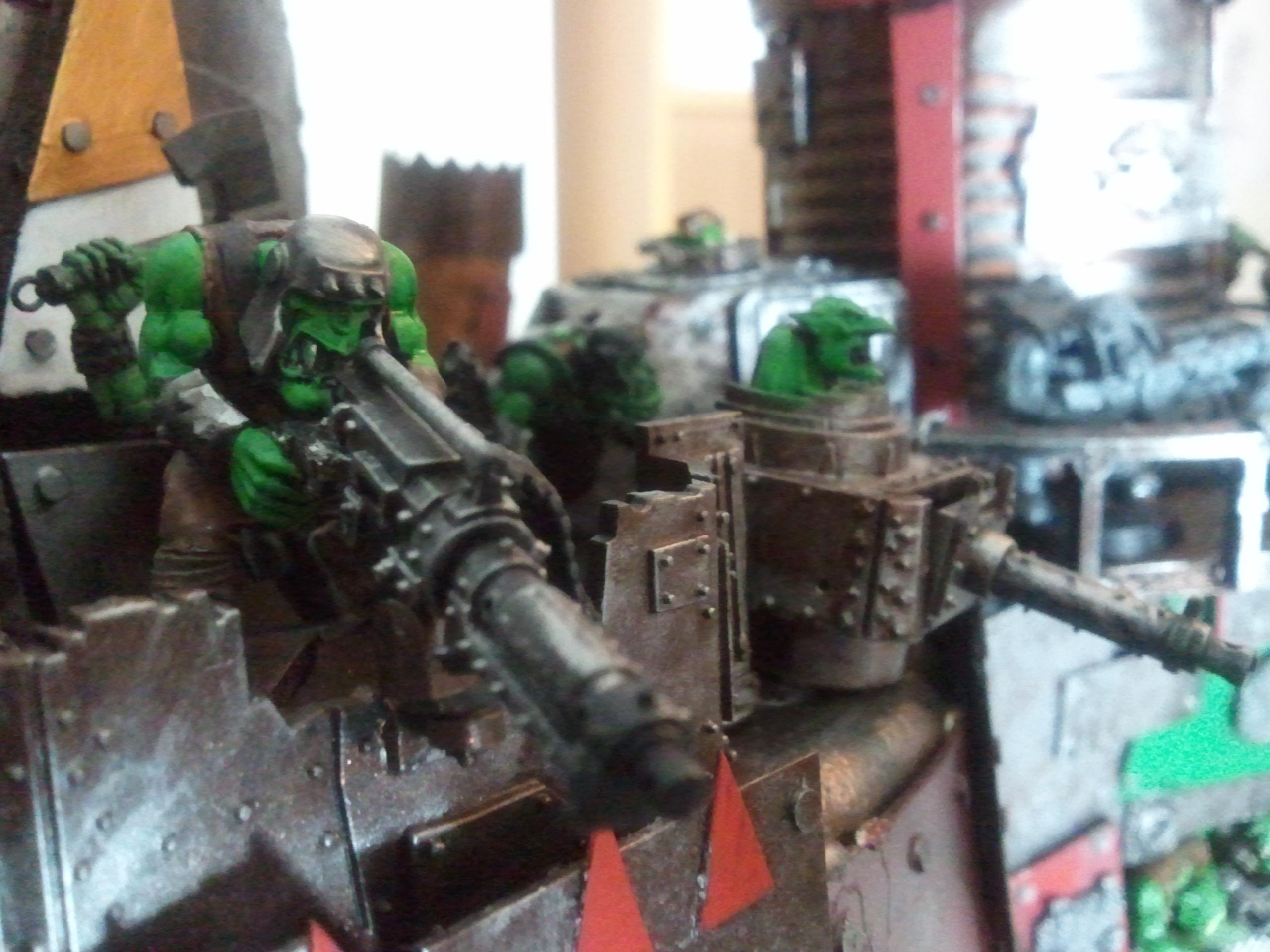 Orks, More gunz on da top deck