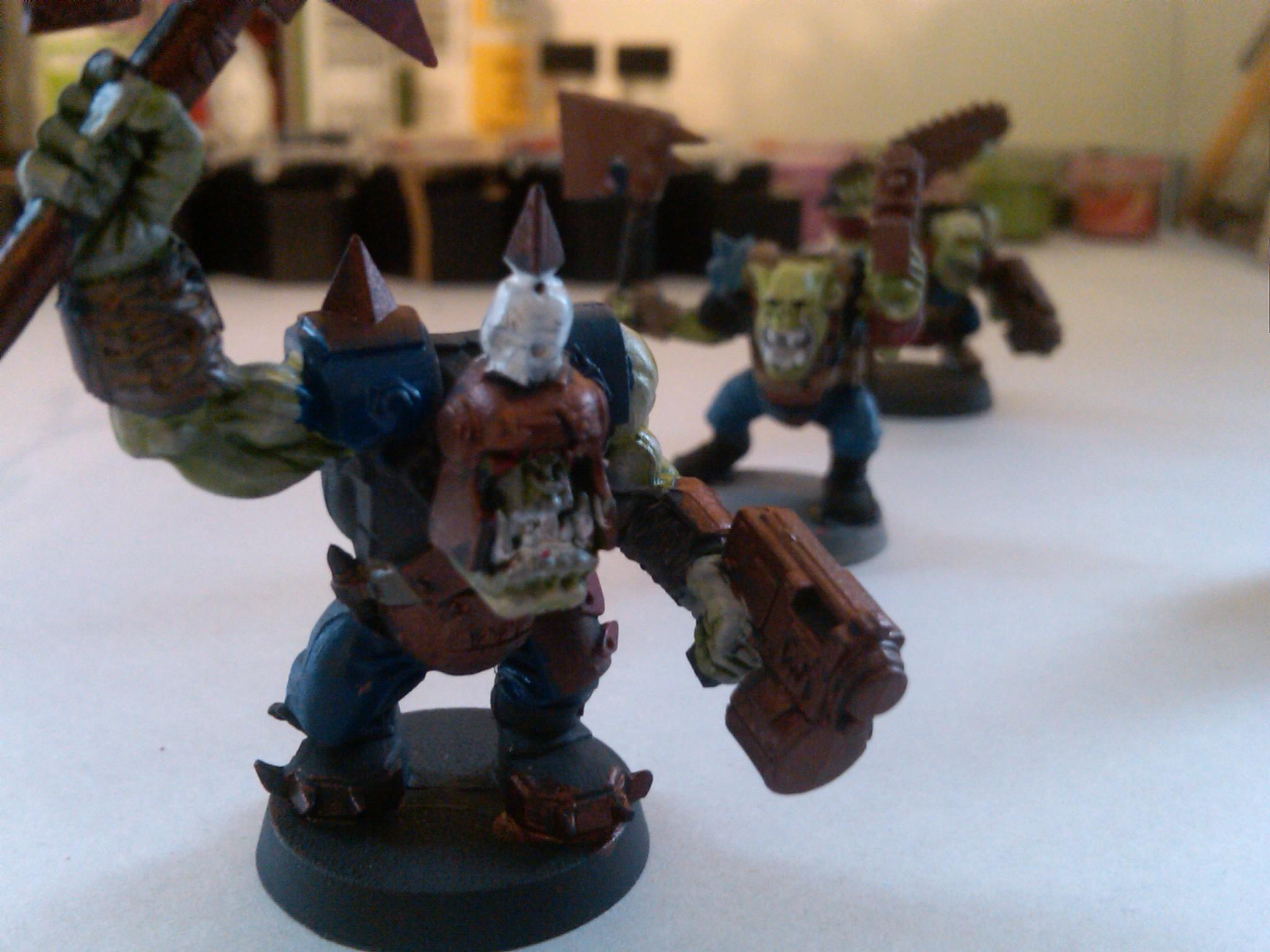 My second set of models, Orks. Primed, and the skin is nice, but I wasn't happy so I stripped them!