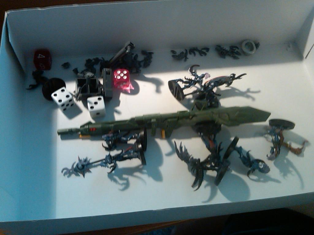 Here be my bitz box. I doubt I'll get to use that gun >.<