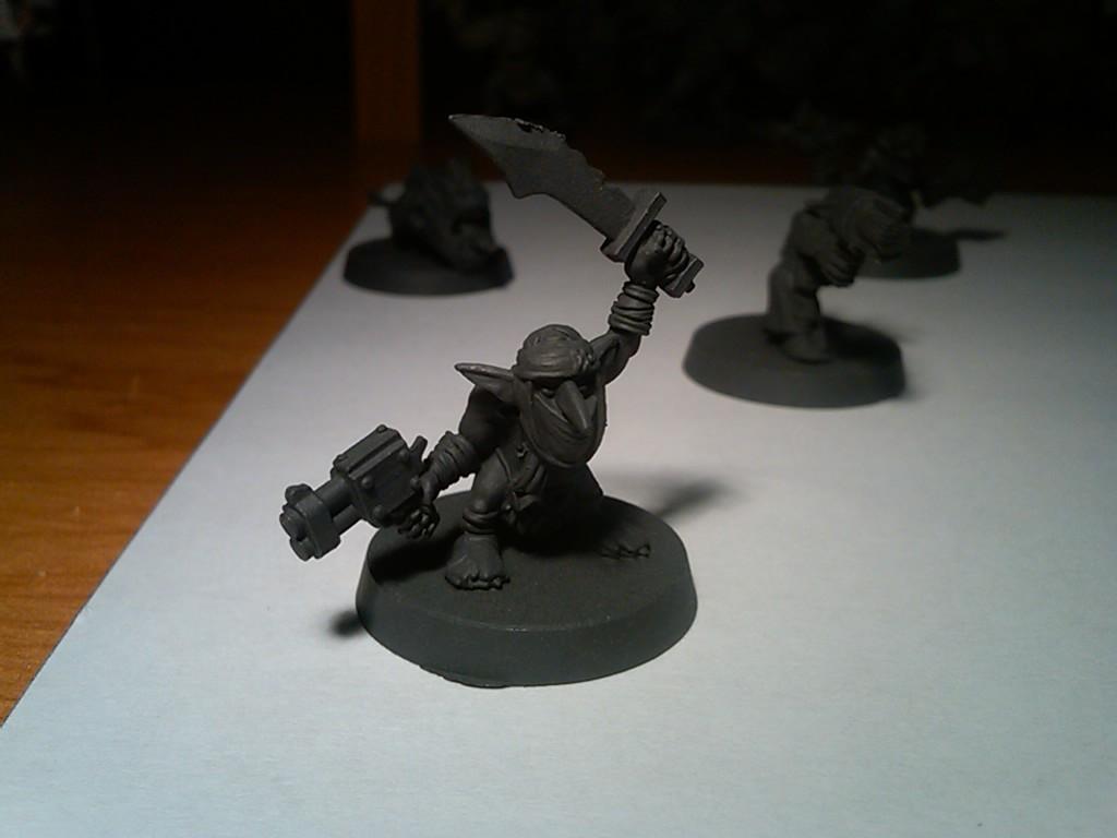 While I wait on primer for the boyz and the daemonettes (both gifts from friends), I'll work on my already-primed Gretchin squad
