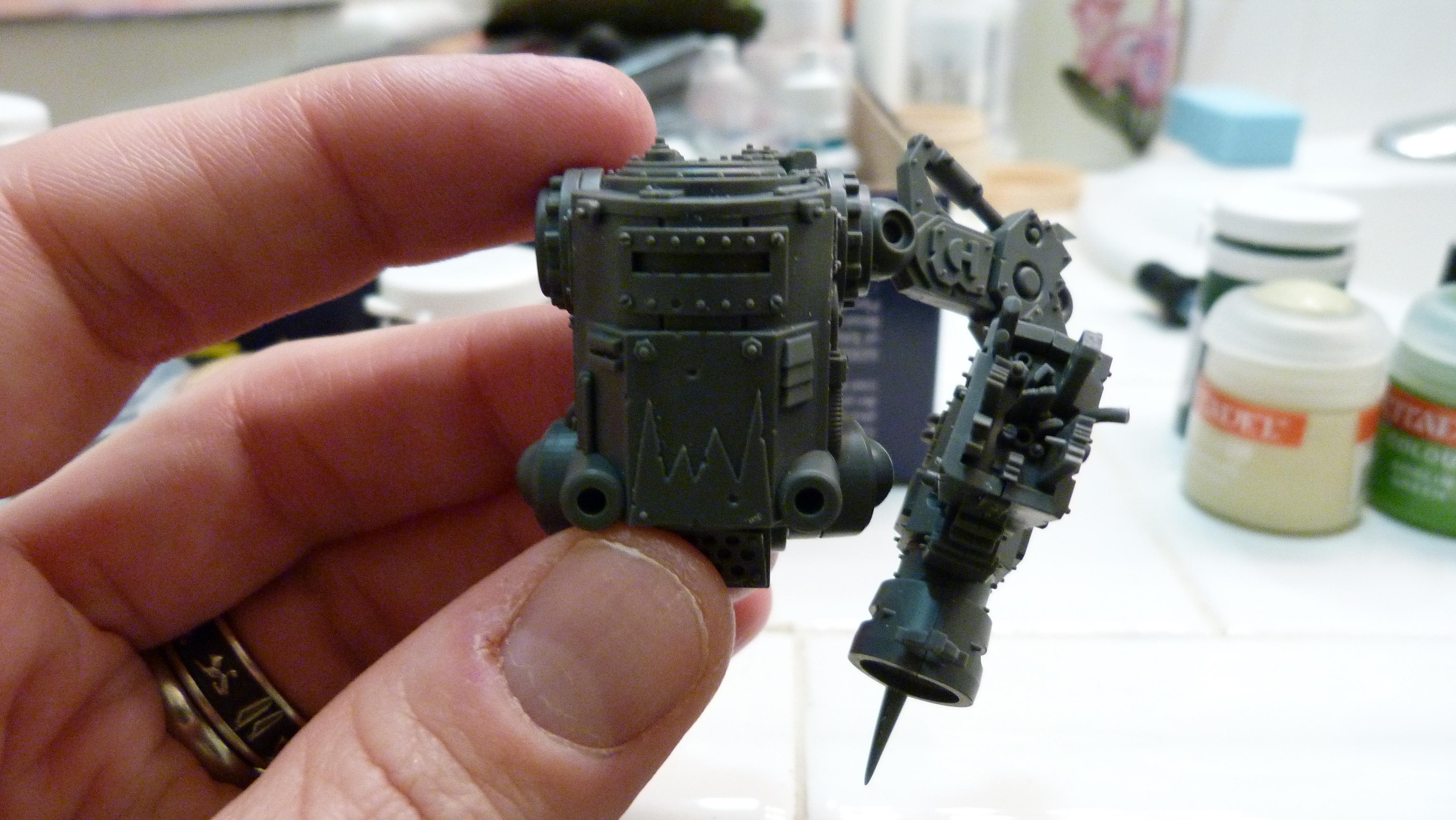 Killa kan with magnetized arm down