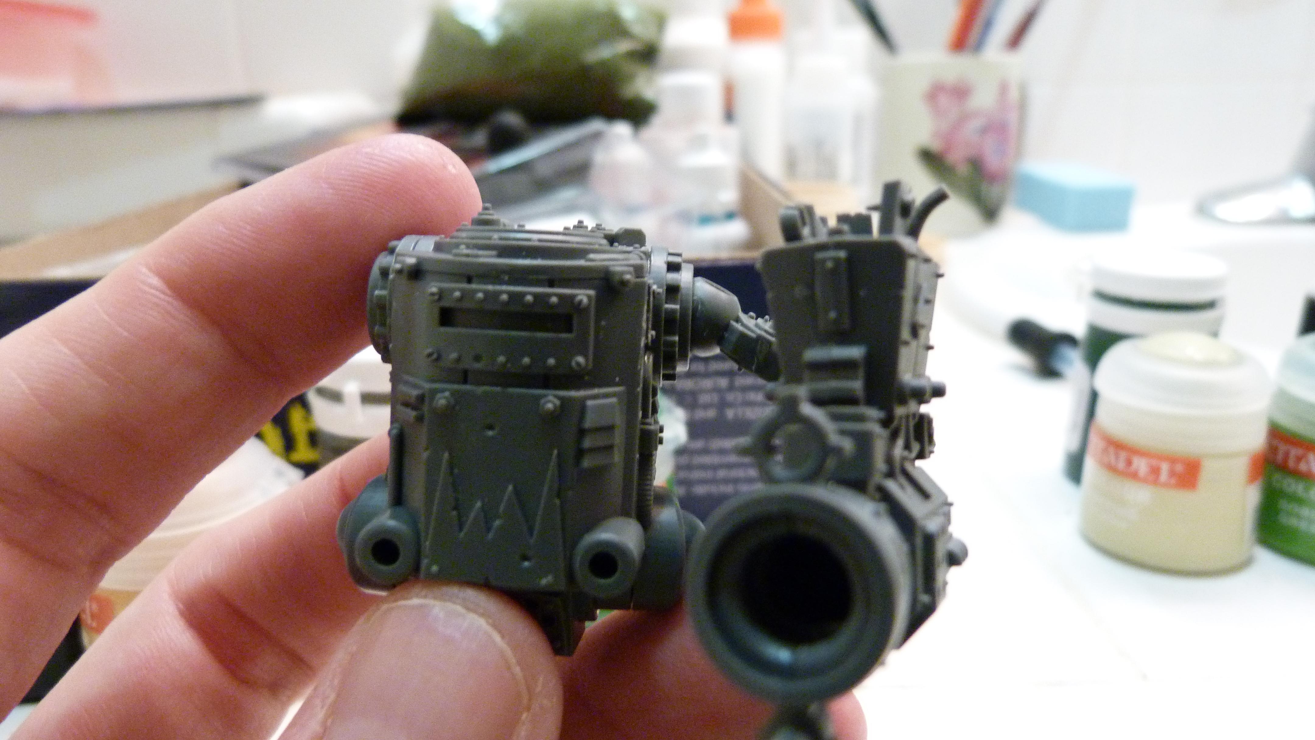 Killa kan with magnetized arm, desired position
