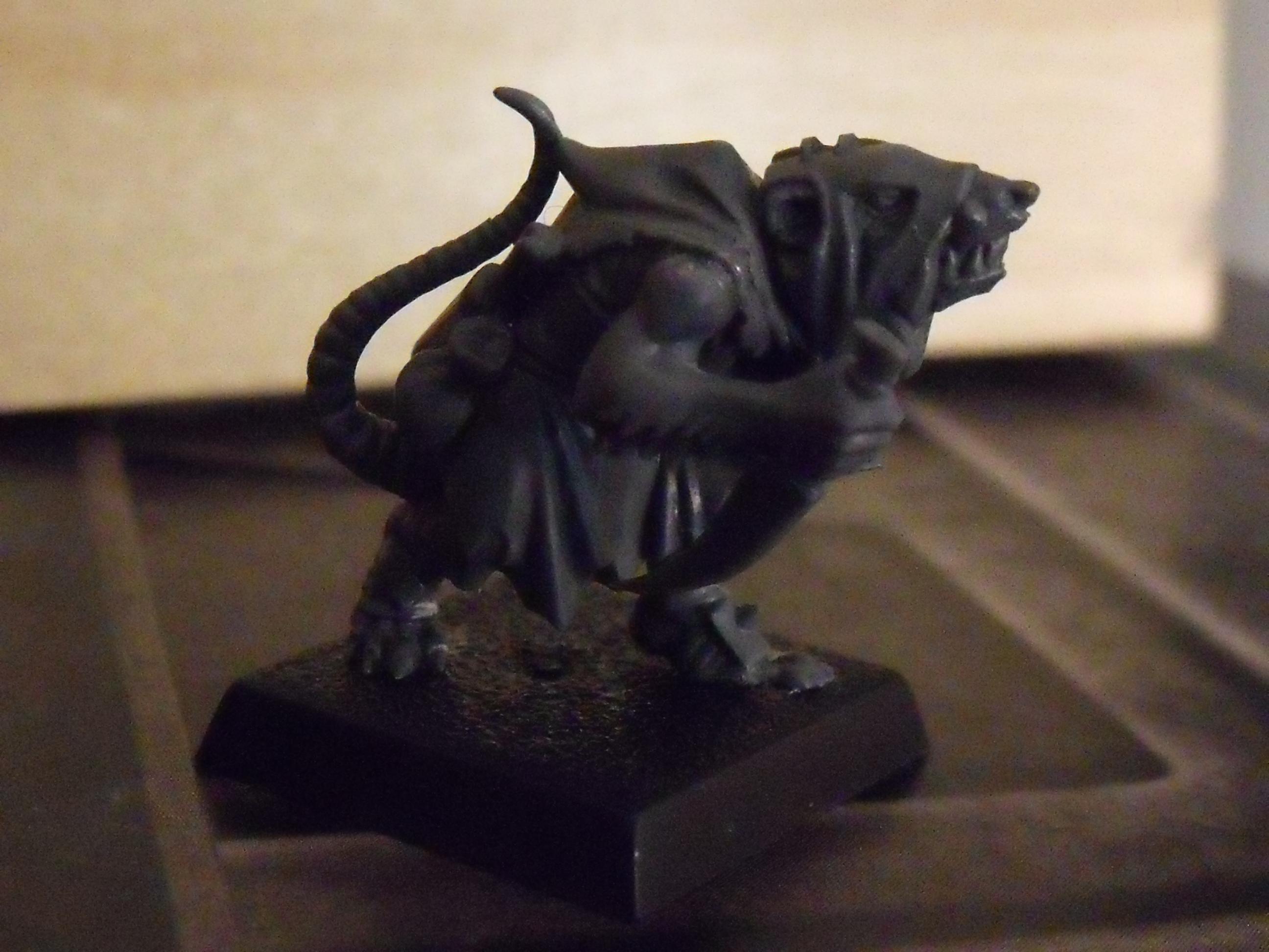 Skavens, The Eshin assassin, disguised as a mere Slave..