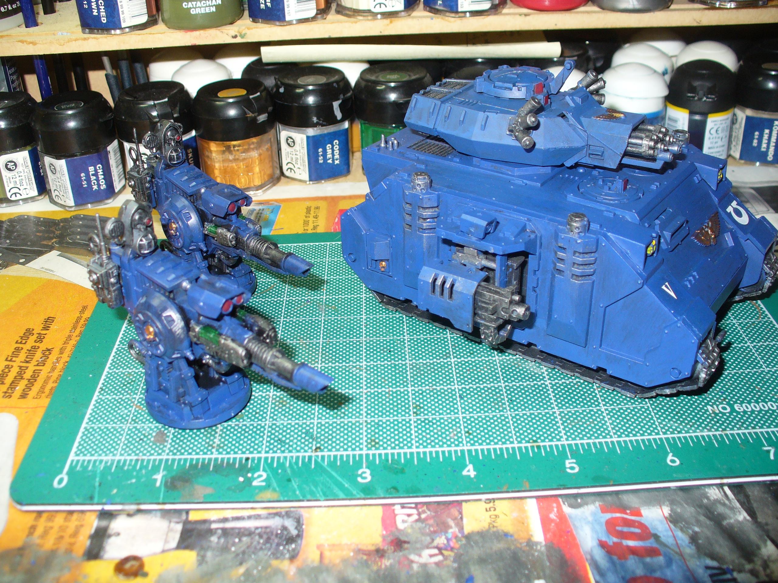 Other side, I used the Icarus Lascannon turret from the Imperial Strongpoint as they were just sitting around and they fit in the vehicles nicely