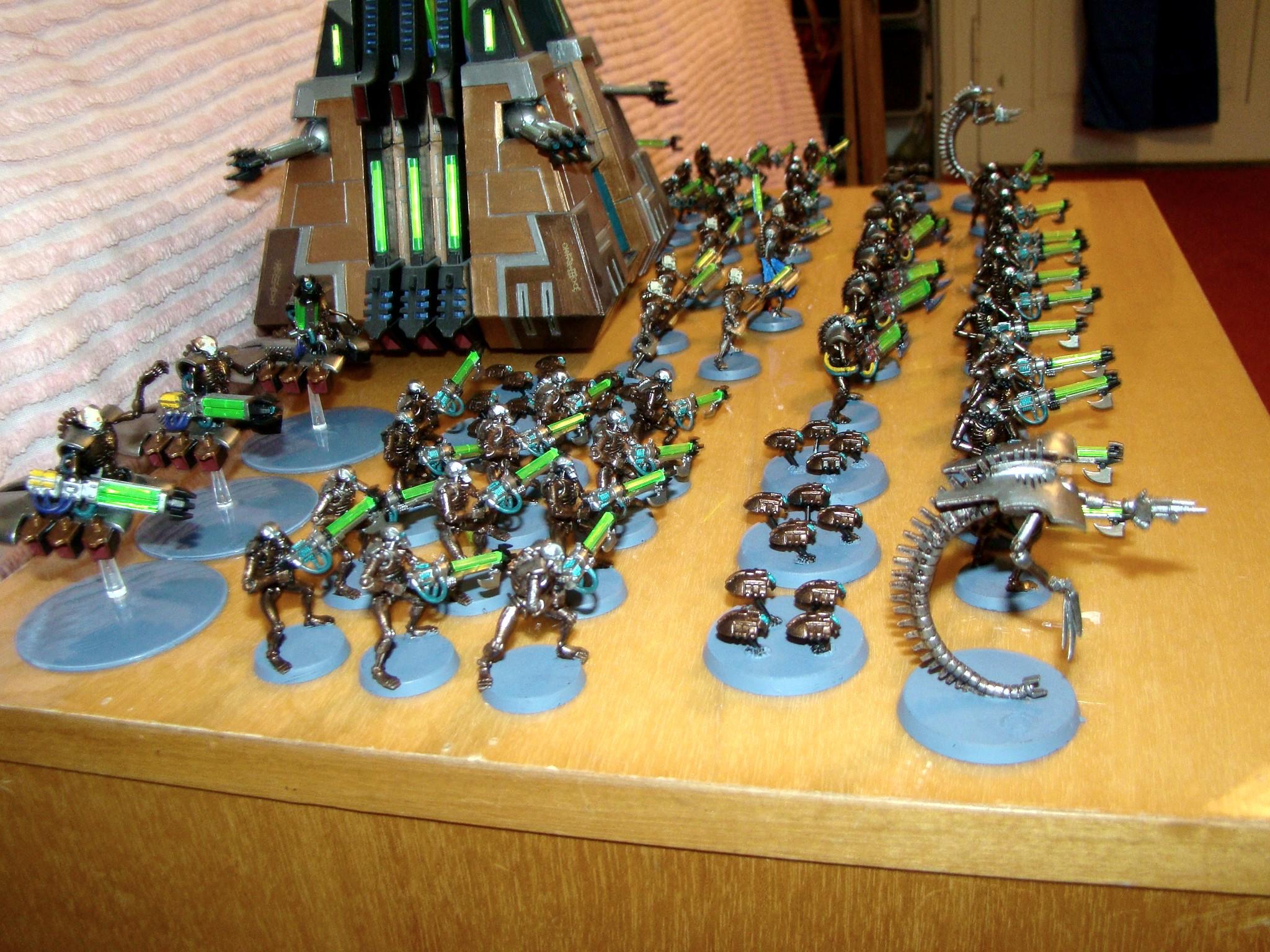 Necrons, skeletal figures under the sun 