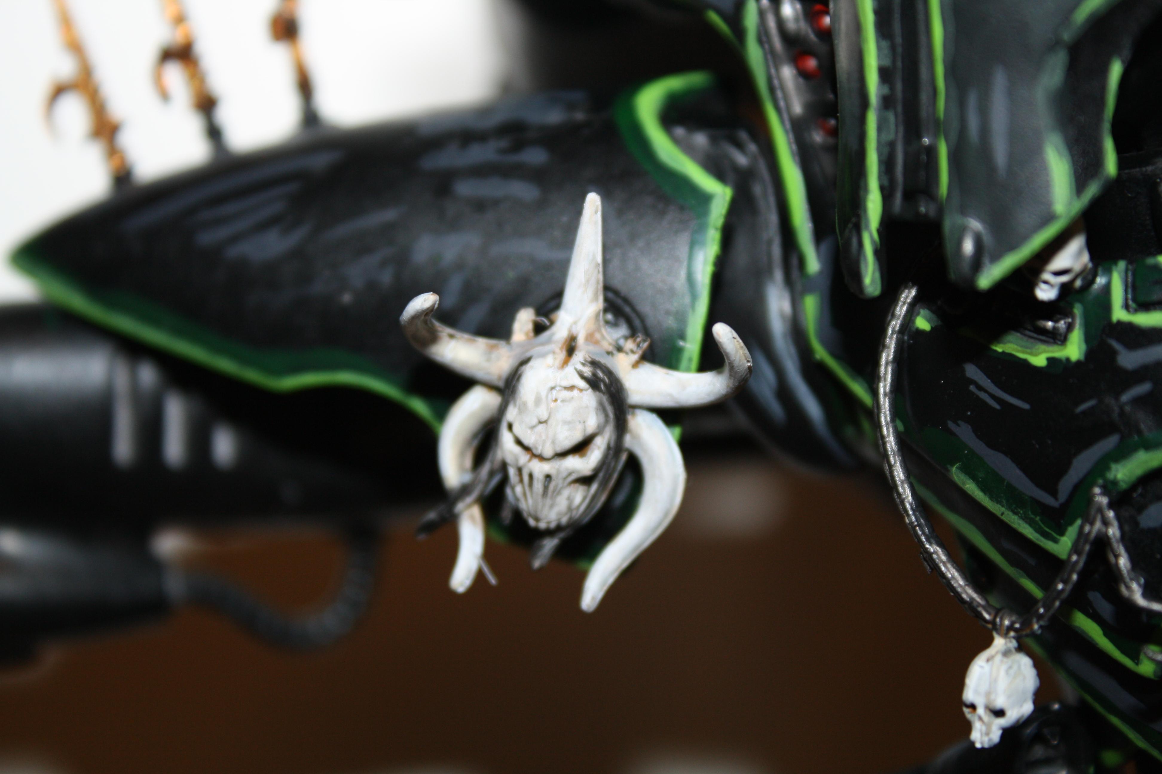 a random skull i found someplace. i think its an old beastman banner top. eitherway it replaces the eldar rune thing that was there before
