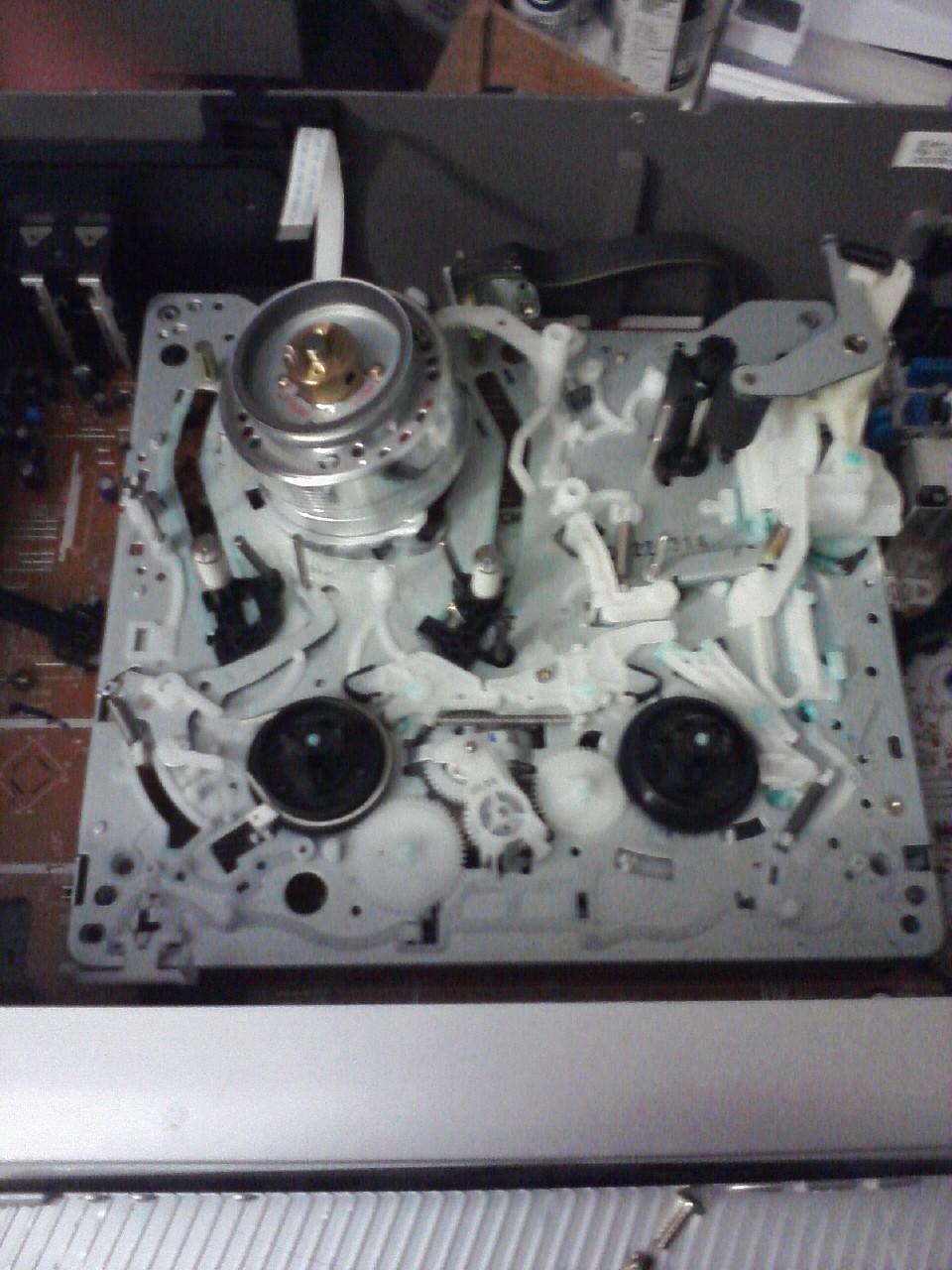 Here is the inside of the VCR.