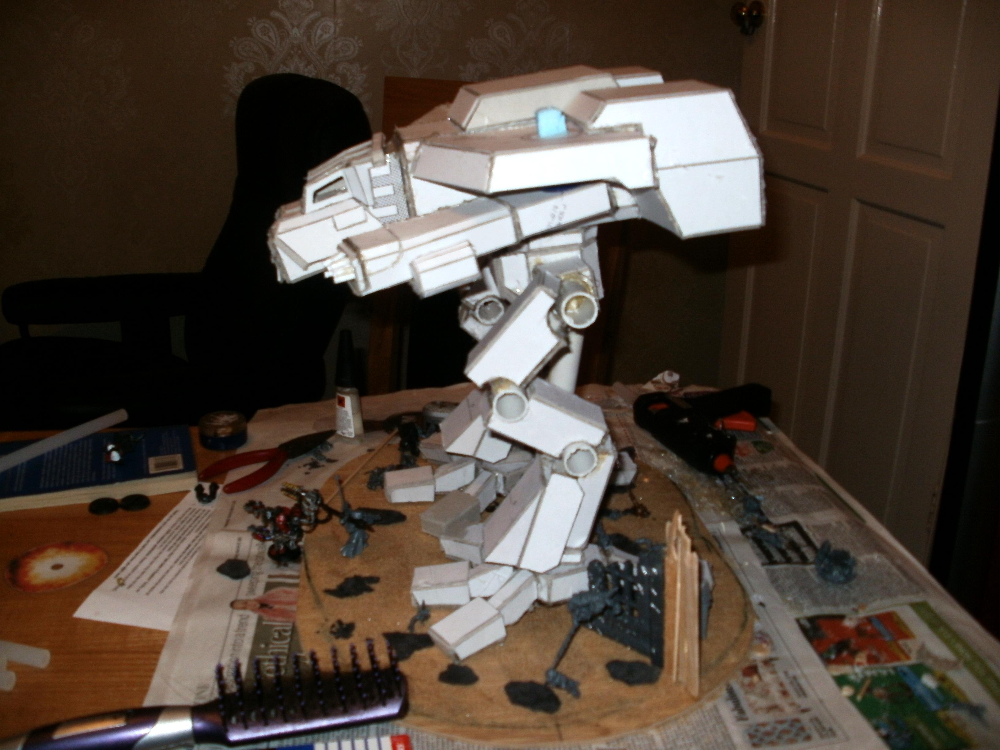 Titan, Warhound, side view