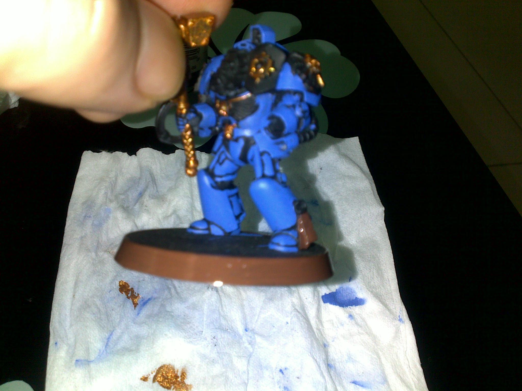 Base and aeas that will be leather cloth (like purity seals) will be based with Scorched Brown (note: for leather i base with 50:50 scorched brown and black (not used on this model)