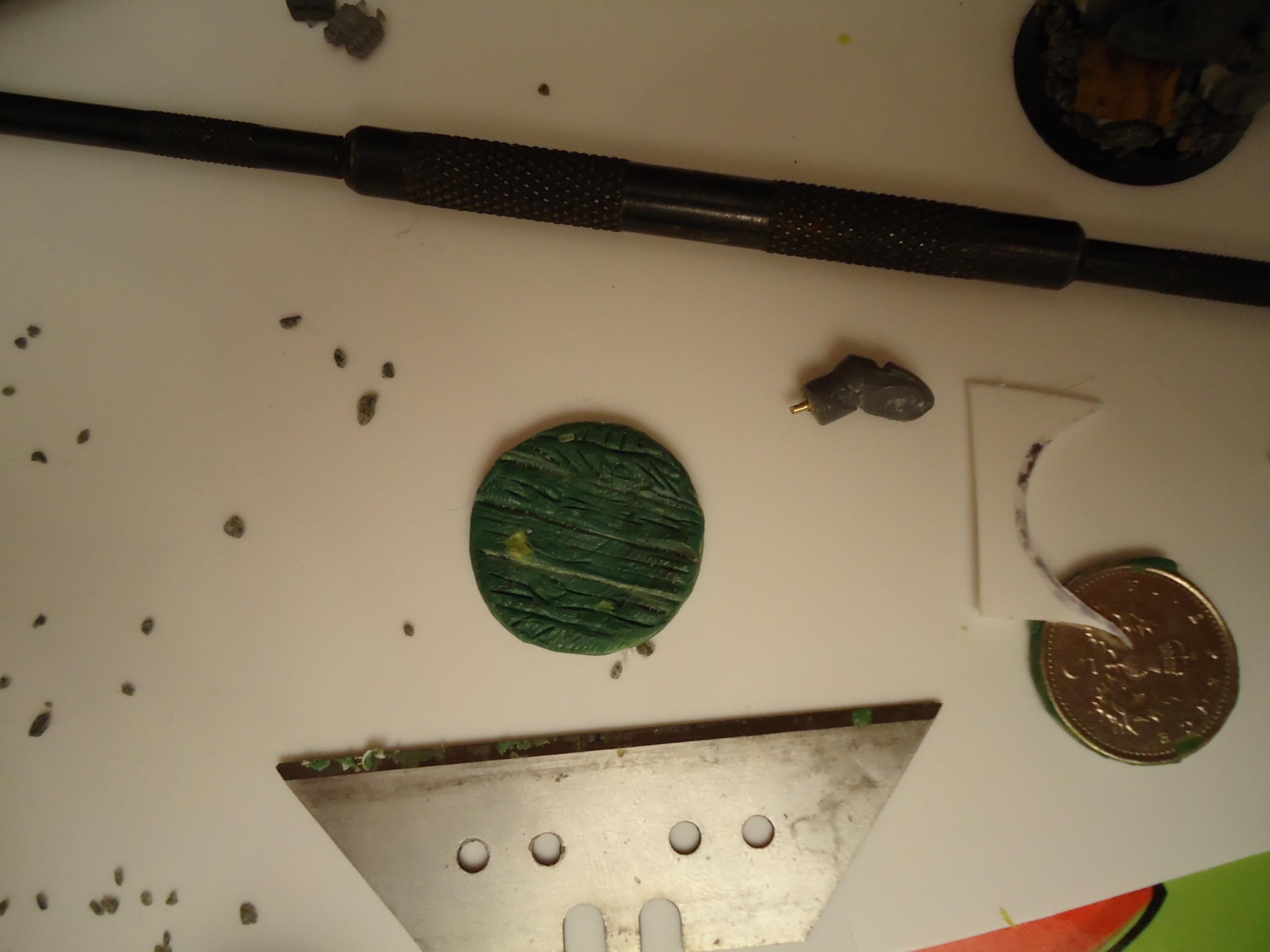 Woodgrain effect on the back of the shield
