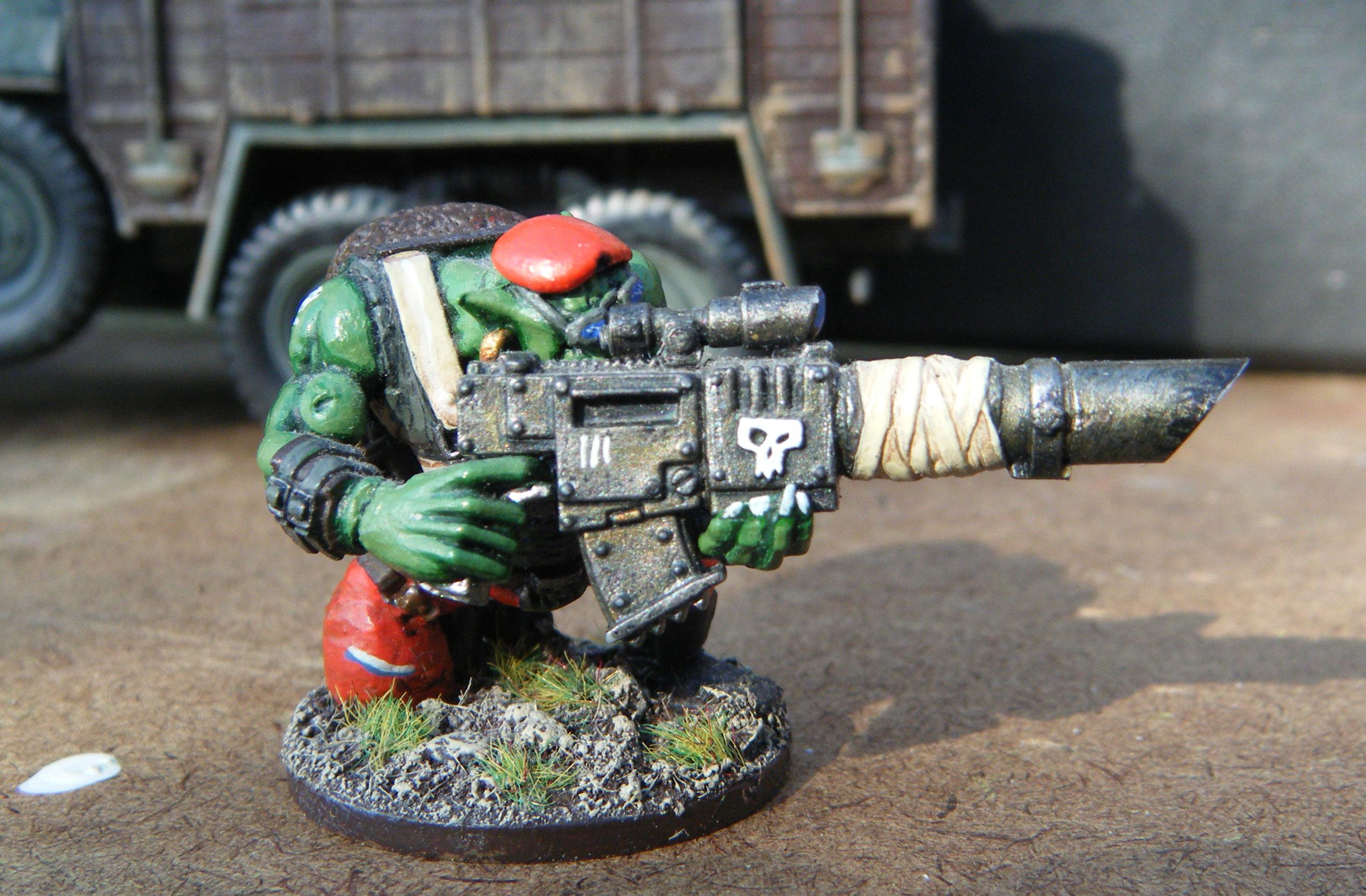 Boy with snagga rifle. If used in a 40k game, he and the rokkit launcher or heavy bolter used to be lootas using the space marine scout options, before that system got replaced