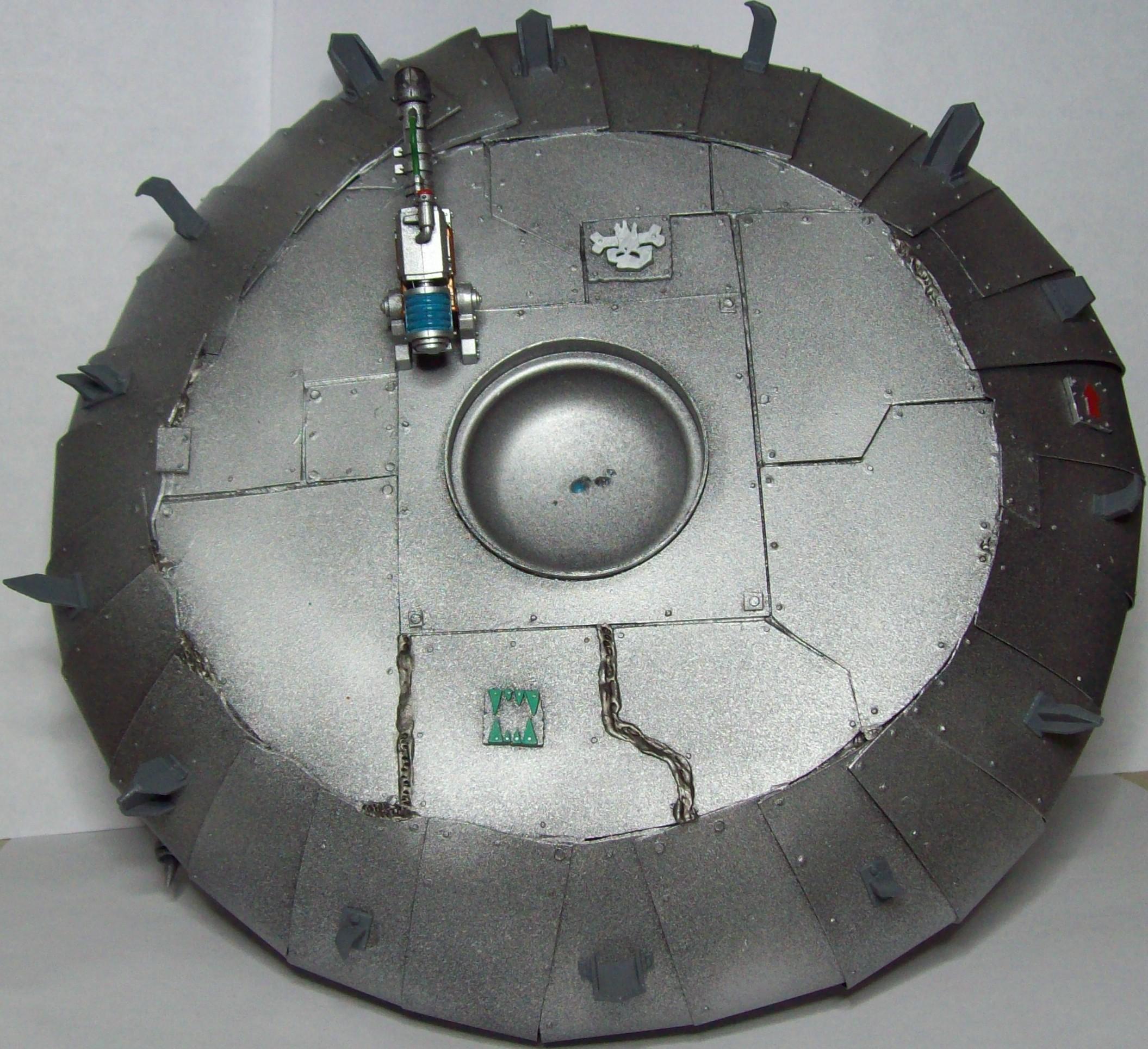 Spikey saucer top