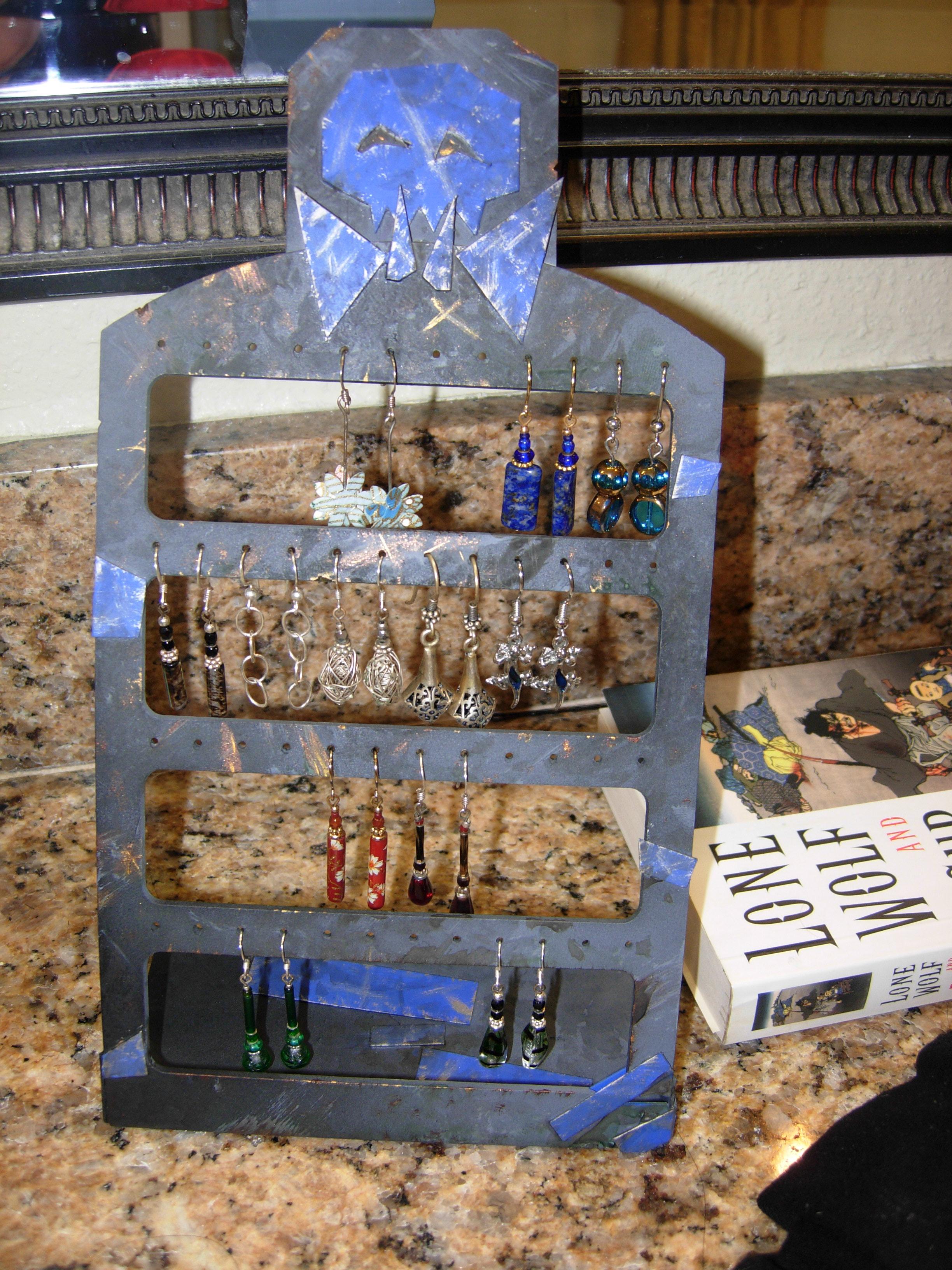Orks, Ork Earing Stand for the GF (7)