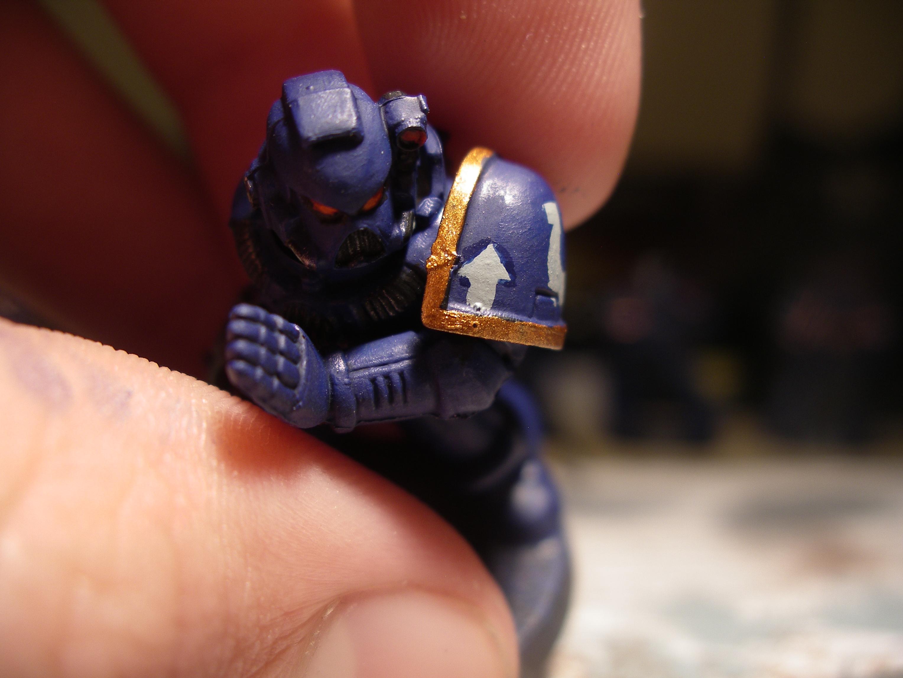 small arrows on shoulder pouldrons